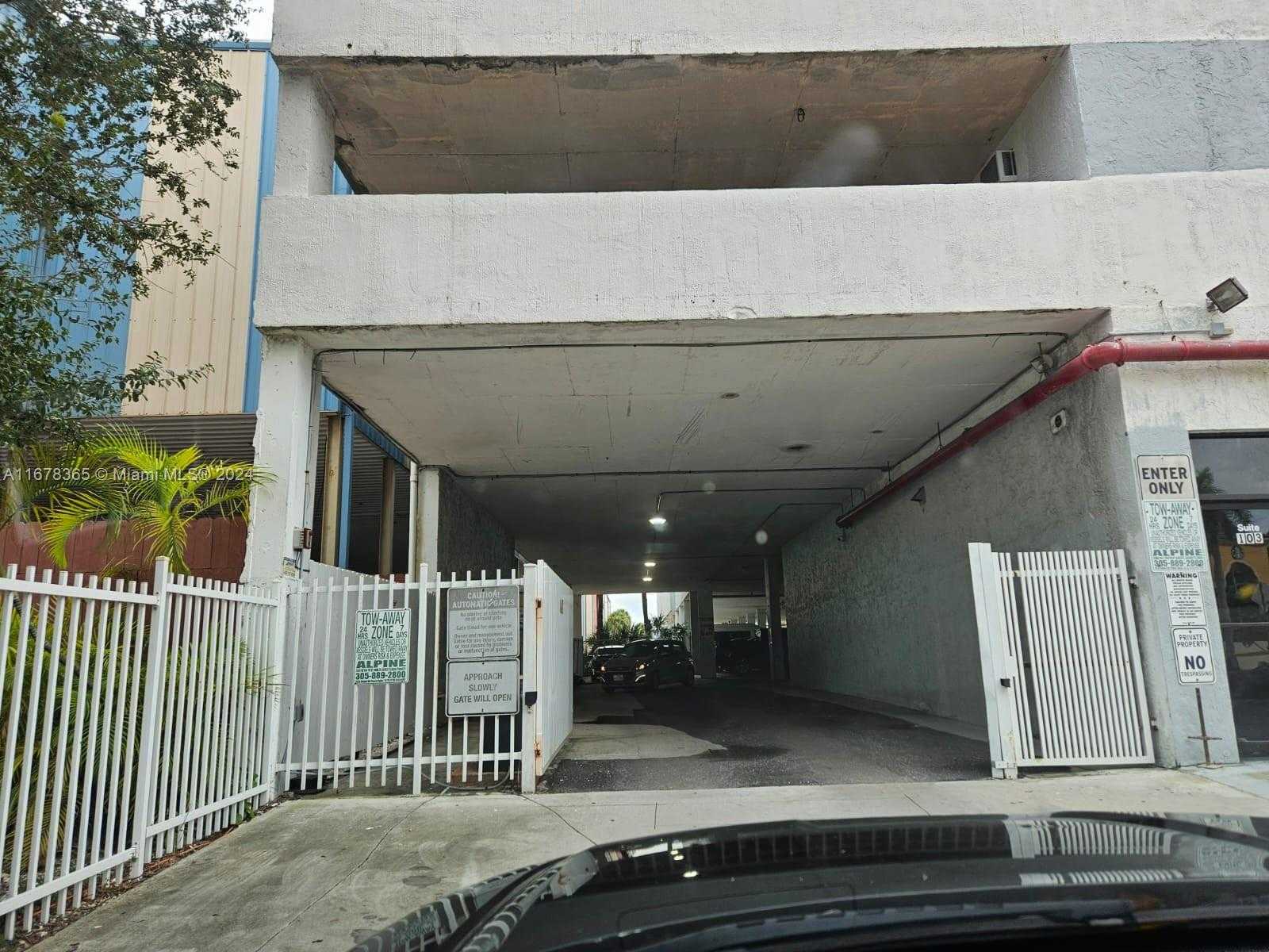 Small Image of 13499 Biscayne Blvd, North Miami, FL 33181, USA Number 6