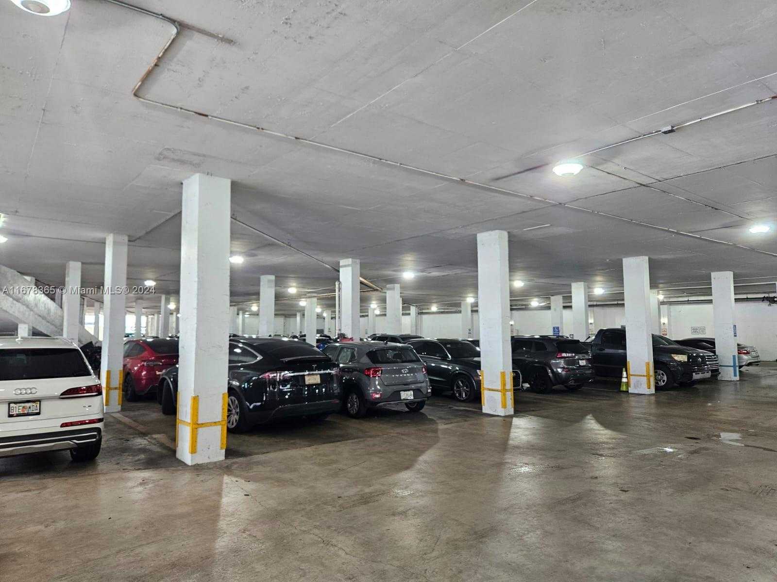 Small Image of 13499 Biscayne Blvd, North Miami, FL 33181, USA Number 7