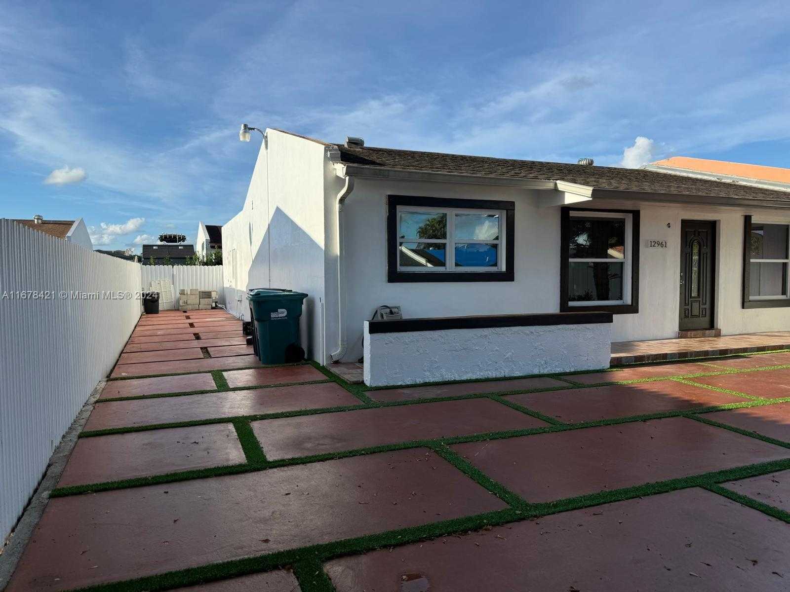 Small Image of 12961 SOUTH WEST 50TH LN #1, Miami Number 3