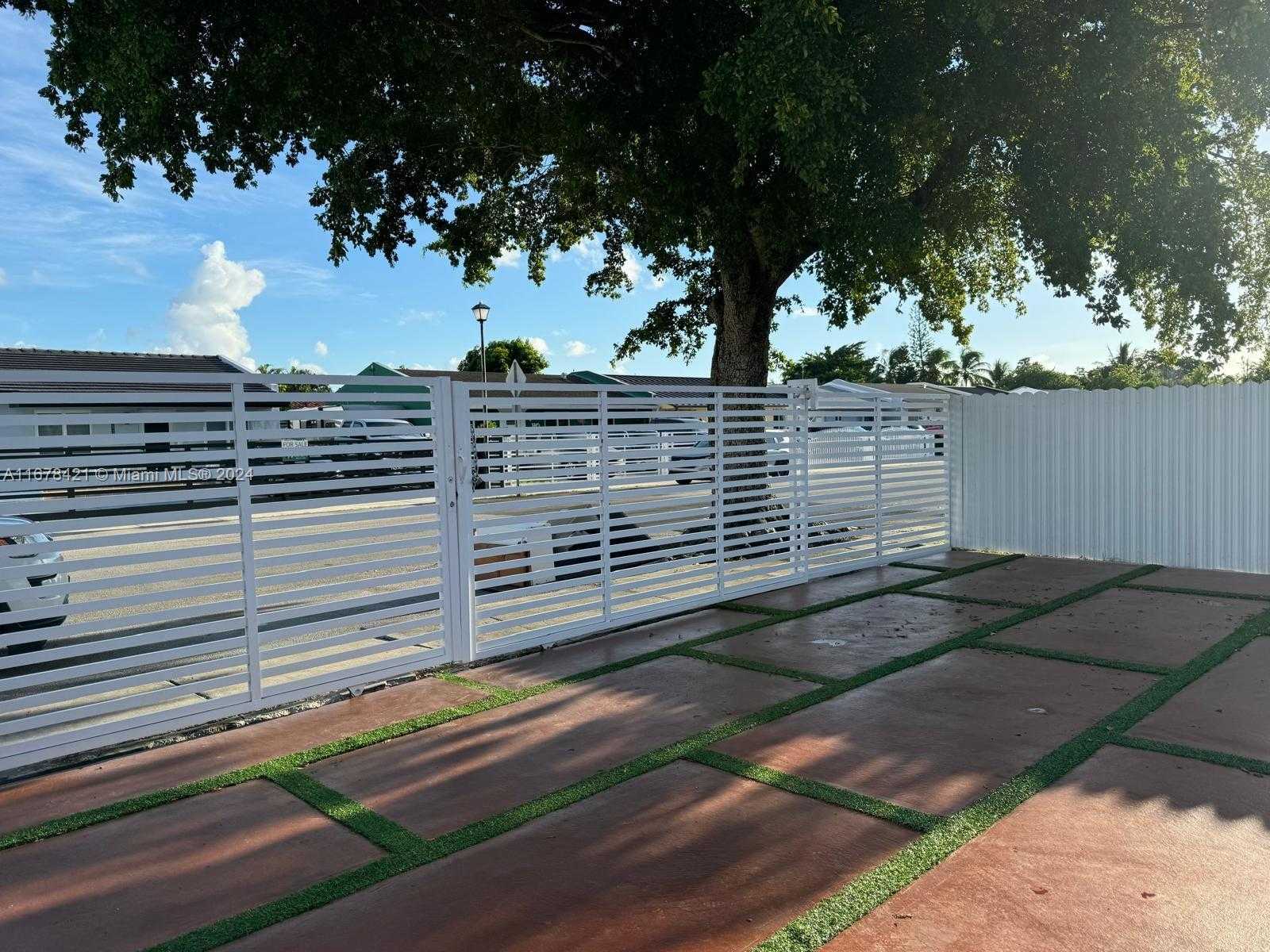 Small Image of 12961 SOUTH WEST 50TH LN #1, Miami Number 4