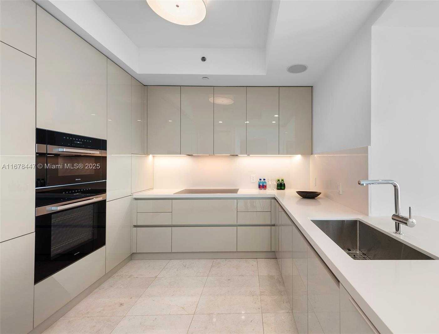 Small Image of 100 SOUTH POINTE DR #3402, Miami Beach Number 13