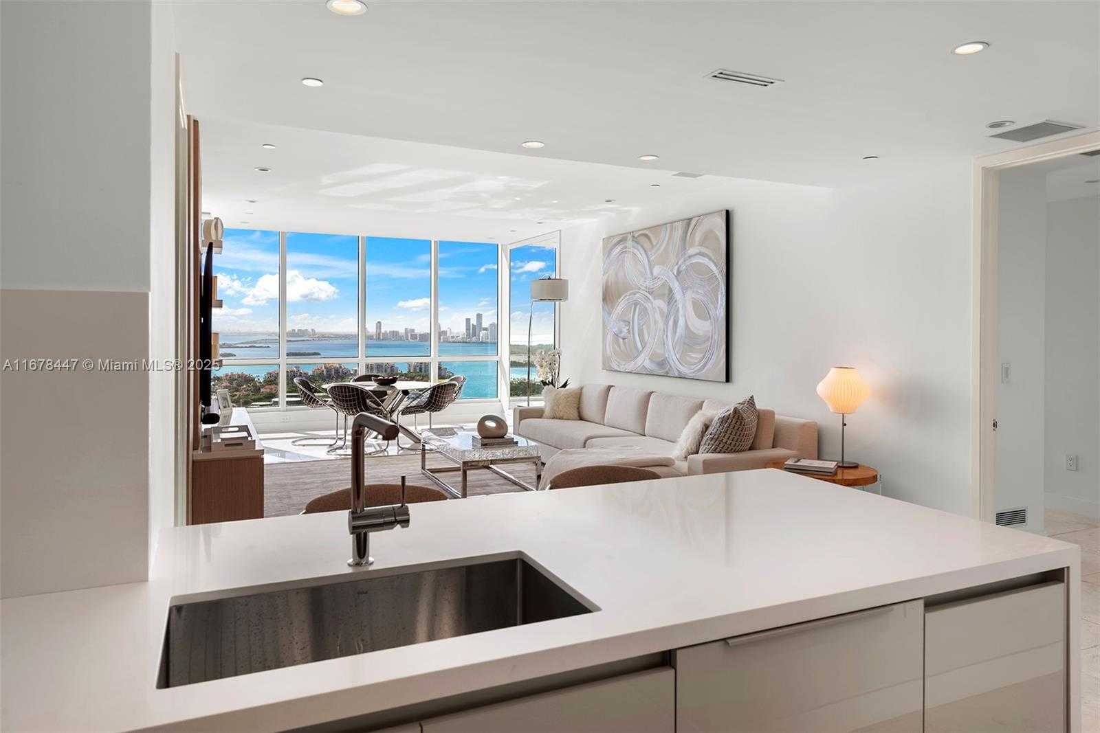 Small Image of 100 SOUTH POINTE DR #3402, Miami Beach Number 14