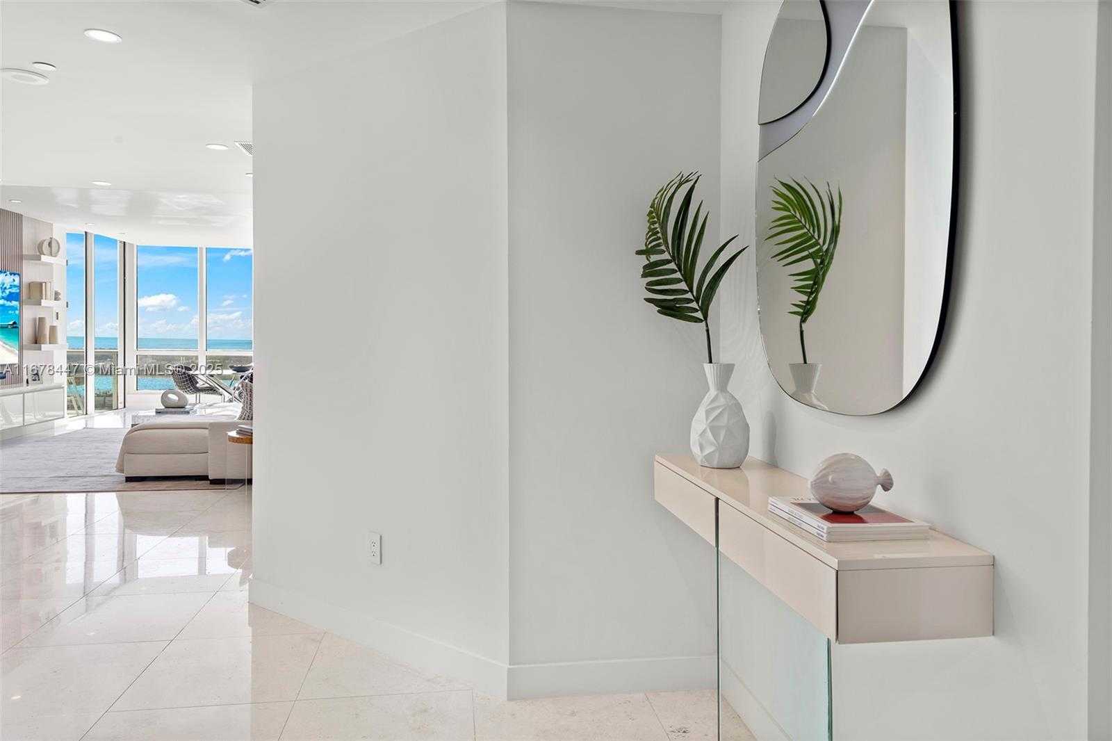 Small Image of 100 SOUTH POINTE DR #3402, Miami Beach Number 15