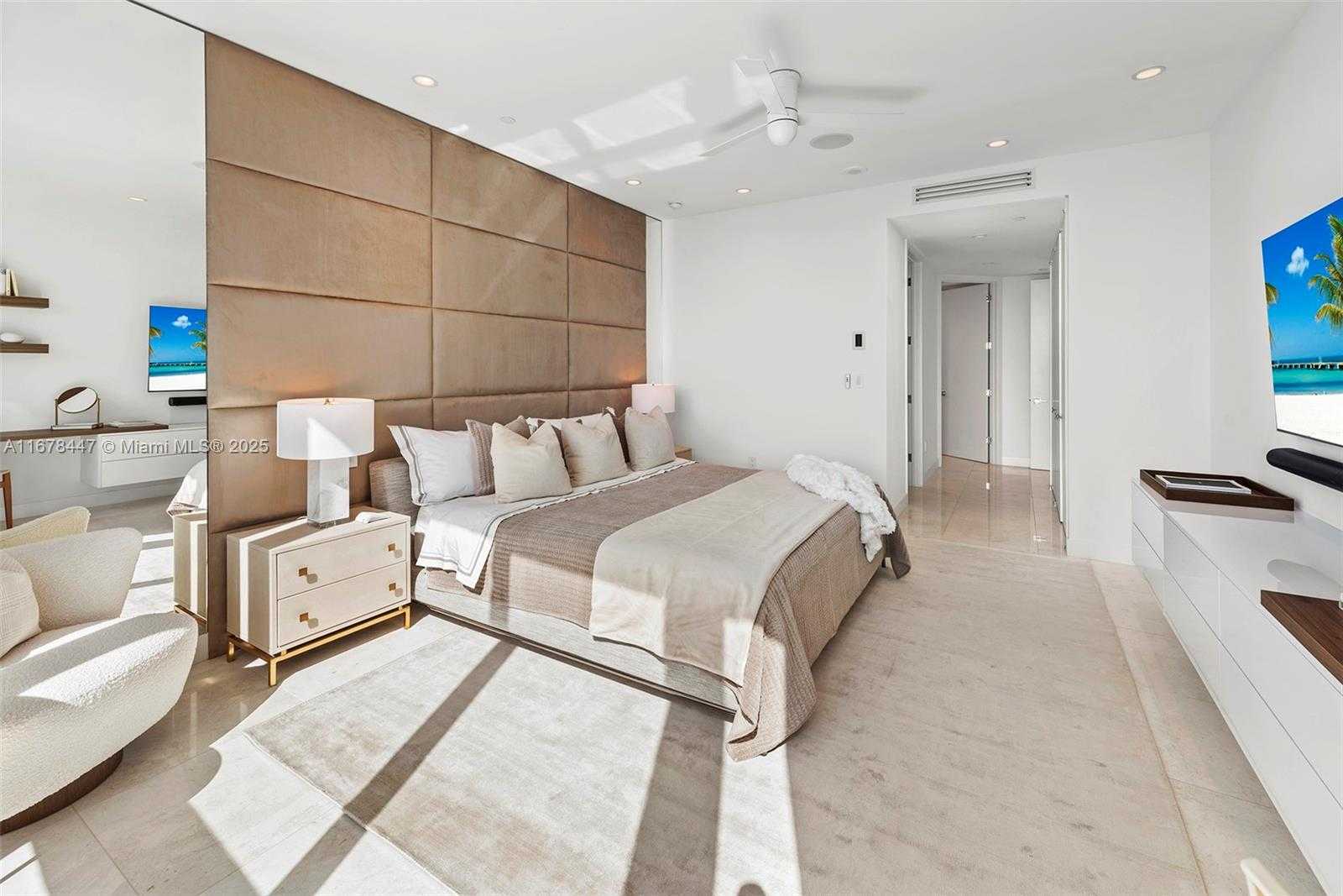 Small Image of 100 SOUTH POINTE DR #3402, Miami Beach Number 18