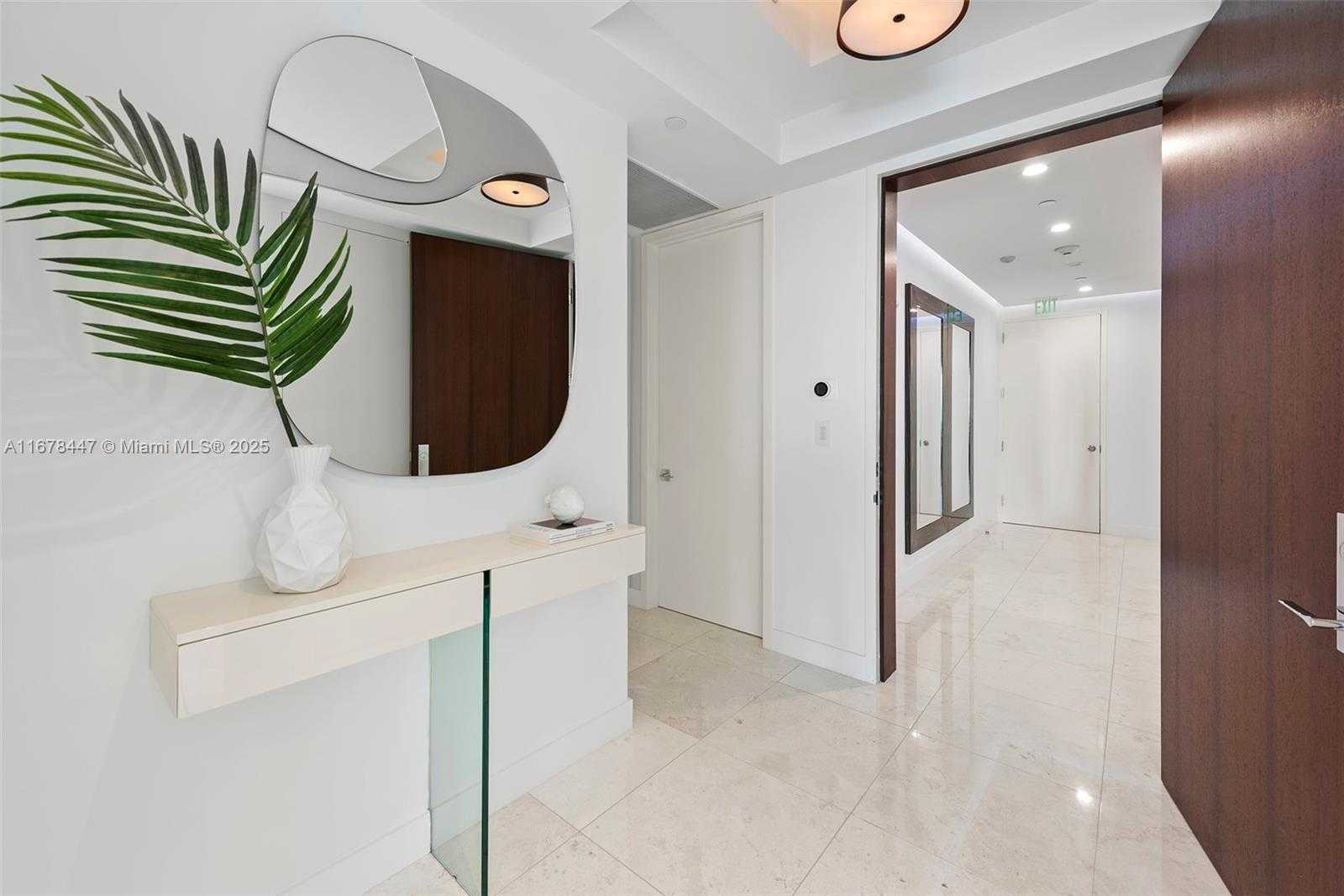 Small Image of 100 SOUTH POINTE DR #3402, Miami Beach Number 21