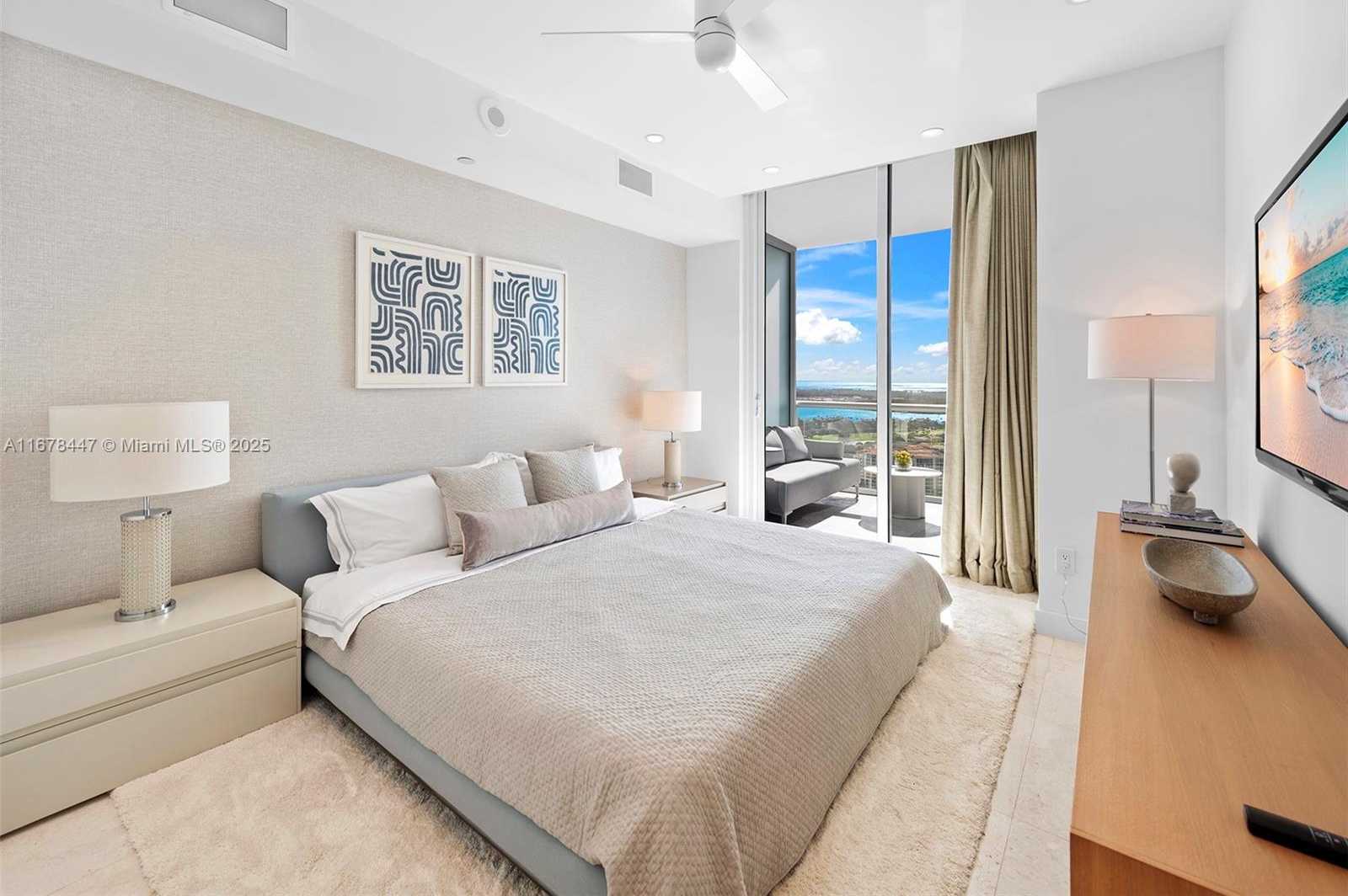 Small Image of 100 SOUTH POINTE DR #3402, Miami Beach Number 22
