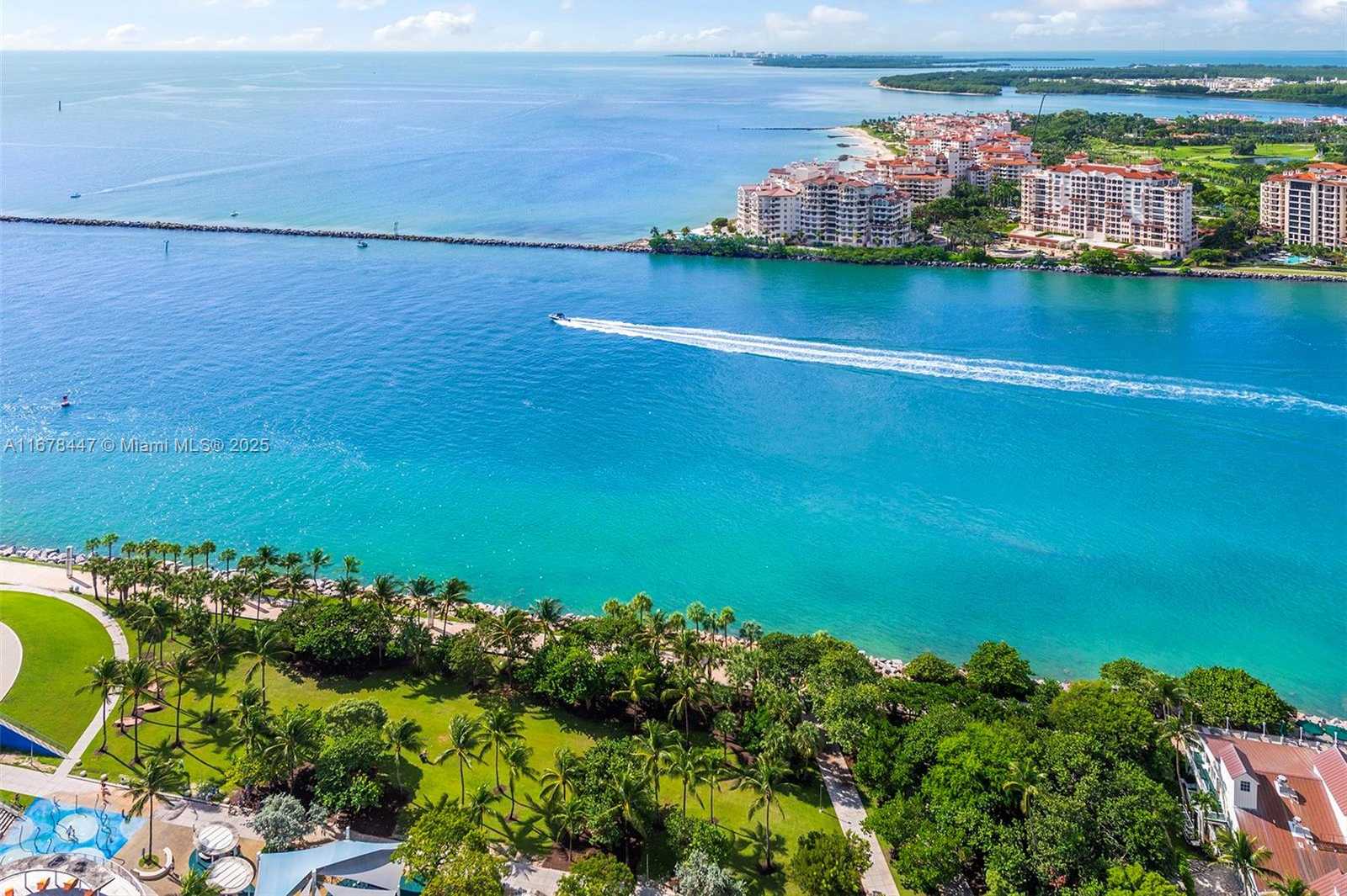 Small Image of 100 SOUTH POINTE DR #3402, Miami Beach Number 27