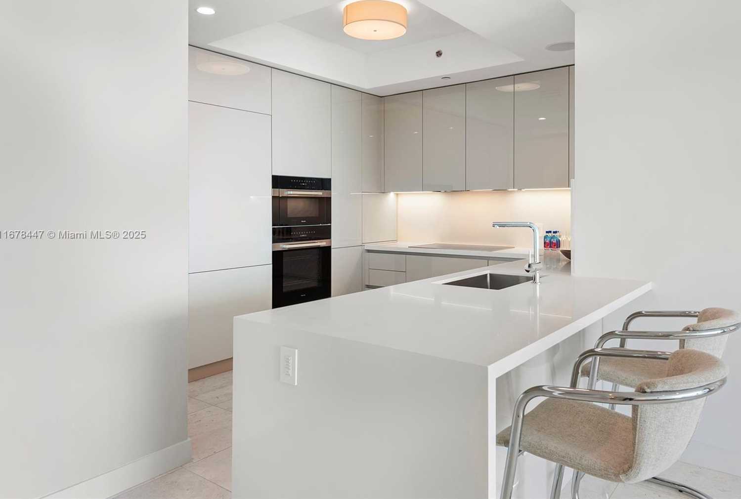 Small Image of 100 SOUTH POINTE DR #3402, Miami Beach Number 28