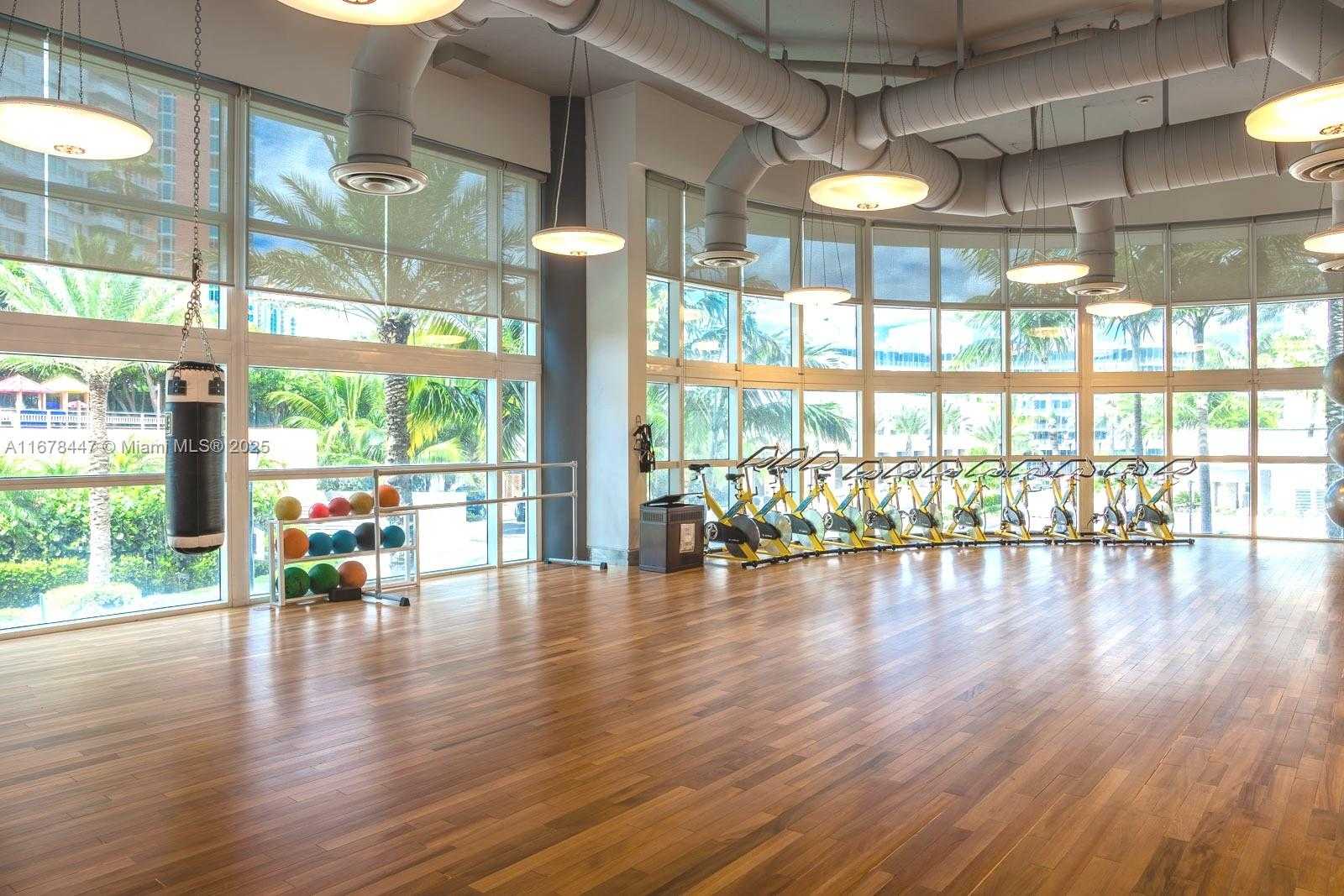 Small Image of 100 SOUTH POINTE DR #3402, Miami Beach Number 40