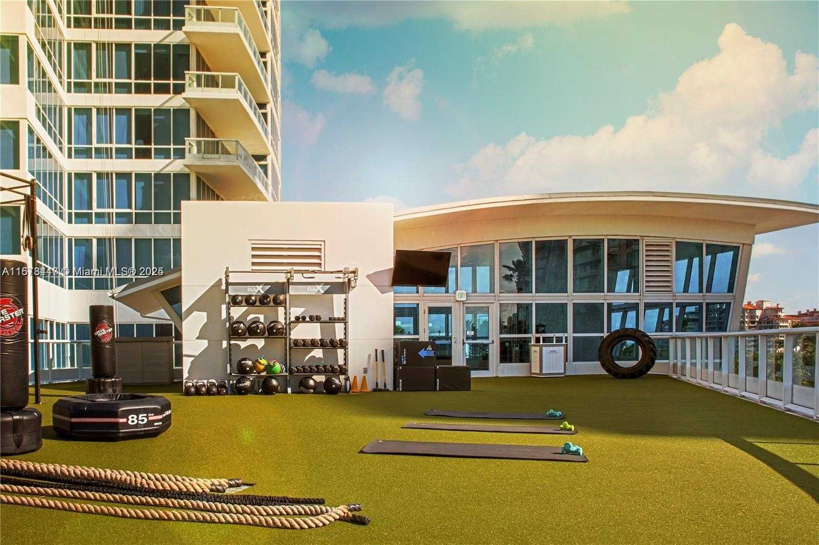 Small Image of 100 SOUTH POINTE DR #3402, Miami Beach Number 41