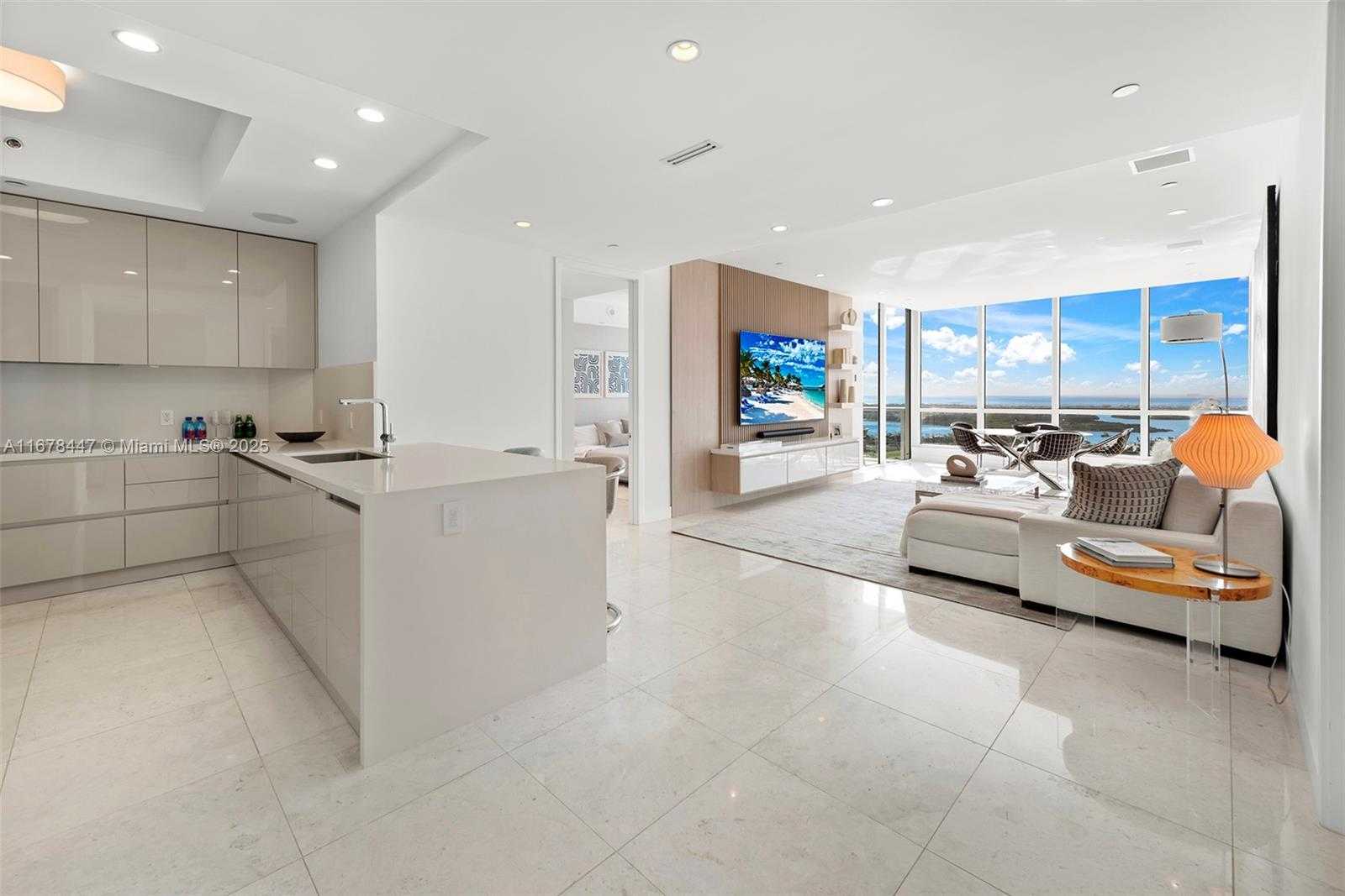 Small Image of 100 SOUTH POINTE DR #3402, Miami Beach Number 9