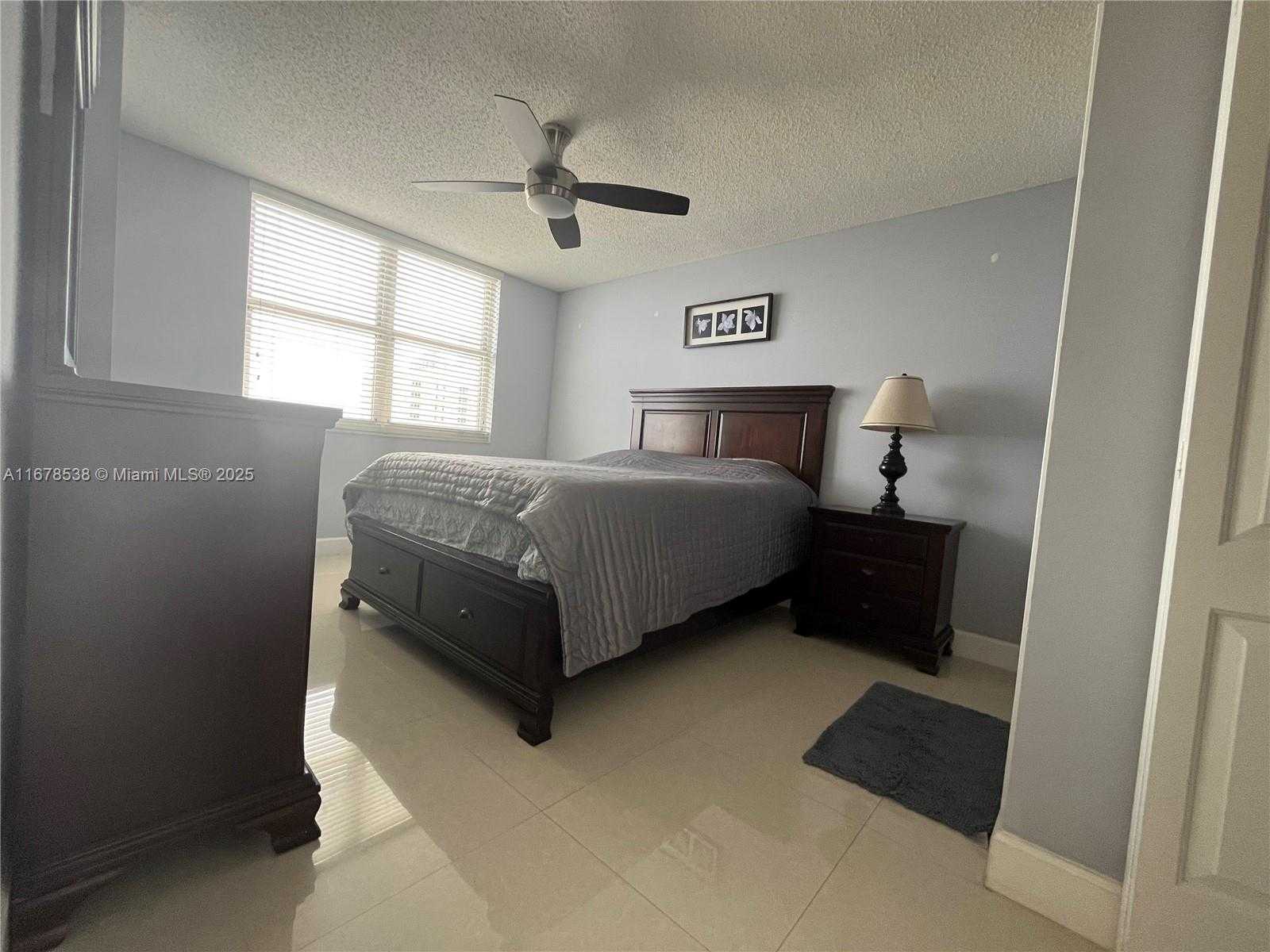 Small Image of 770 CLAUGHTON ISLAND DR #1414, Miami Number 10