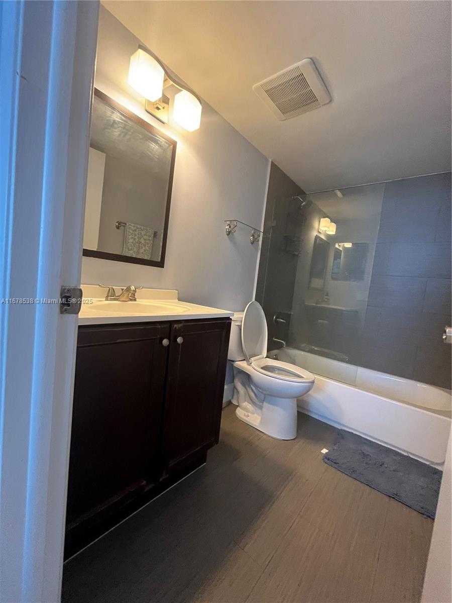 Small Image of 770 CLAUGHTON ISLAND DR #1414, Miami Number 11