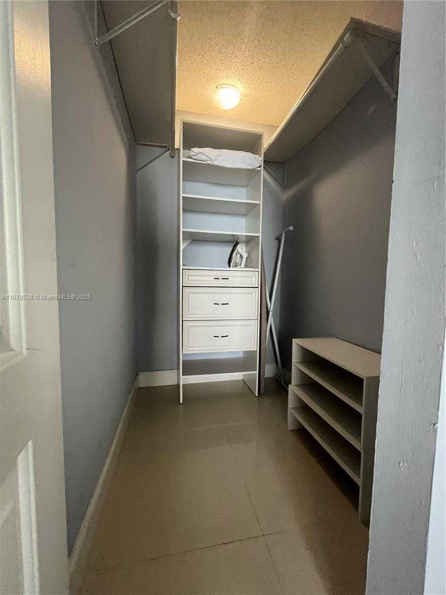 Small Image of 770 CLAUGHTON ISLAND DR #1414, Miami Number 15