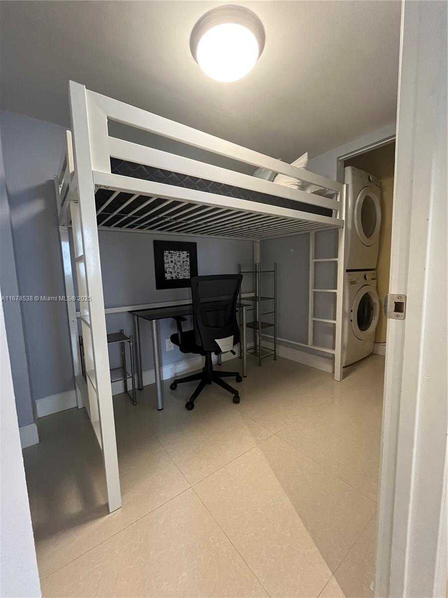 Small Image of 770 CLAUGHTON ISLAND DR #1414, Miami Number 16
