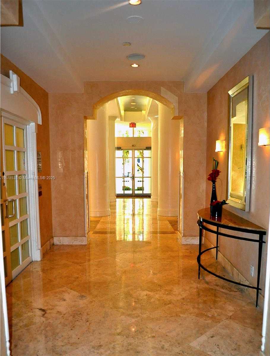 Small Image of 770 CLAUGHTON ISLAND DR #1414, Miami Number 21