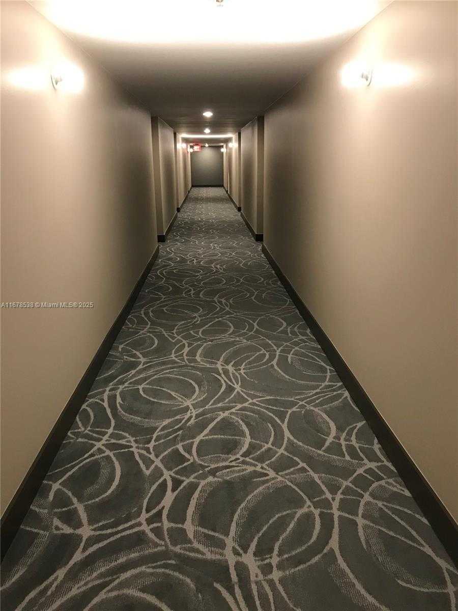 Small Image of 770 CLAUGHTON ISLAND DR #1414, Miami Number 22
