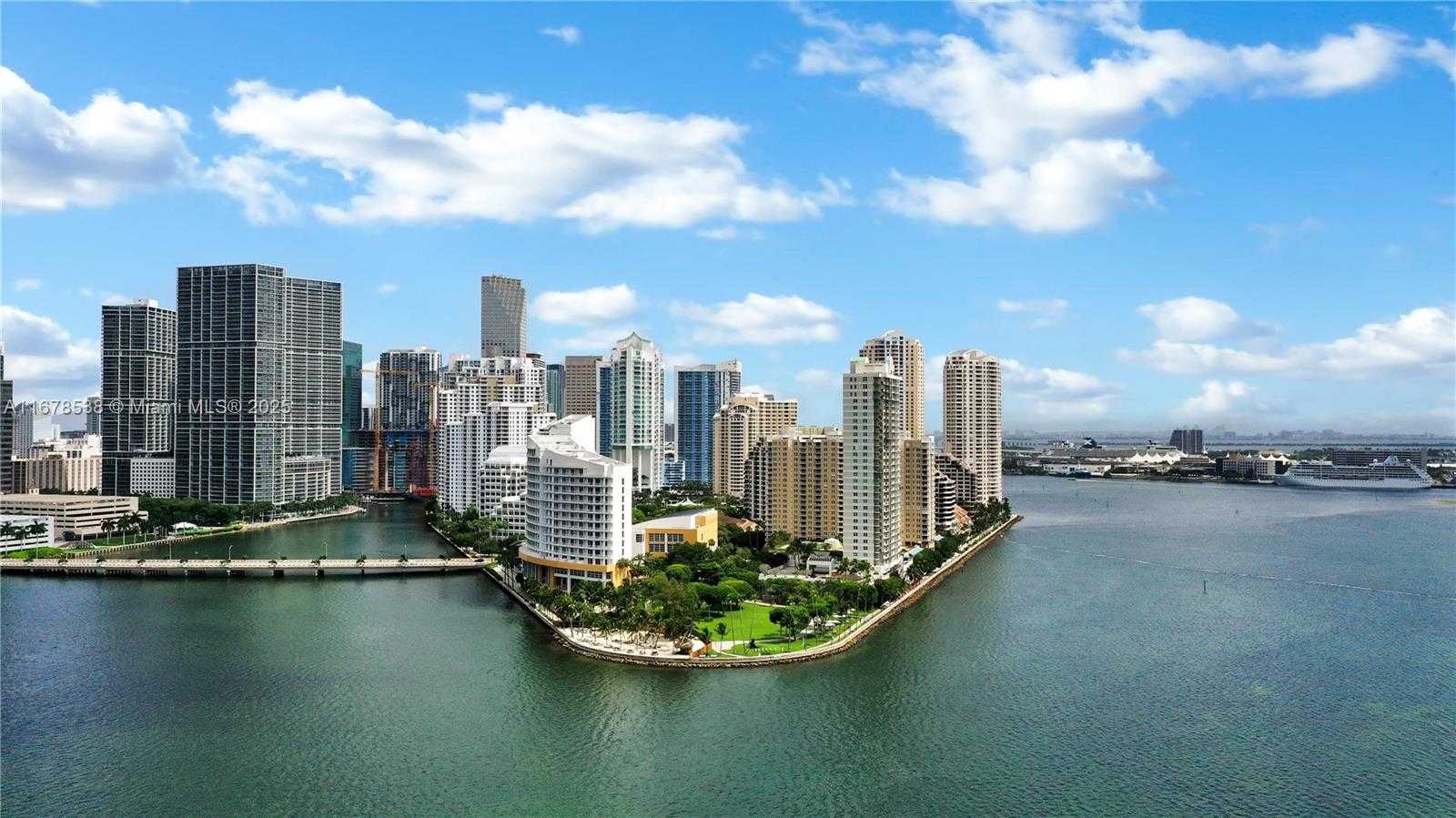 Small Image of 770 CLAUGHTON ISLAND DR #1414, Miami Number 24