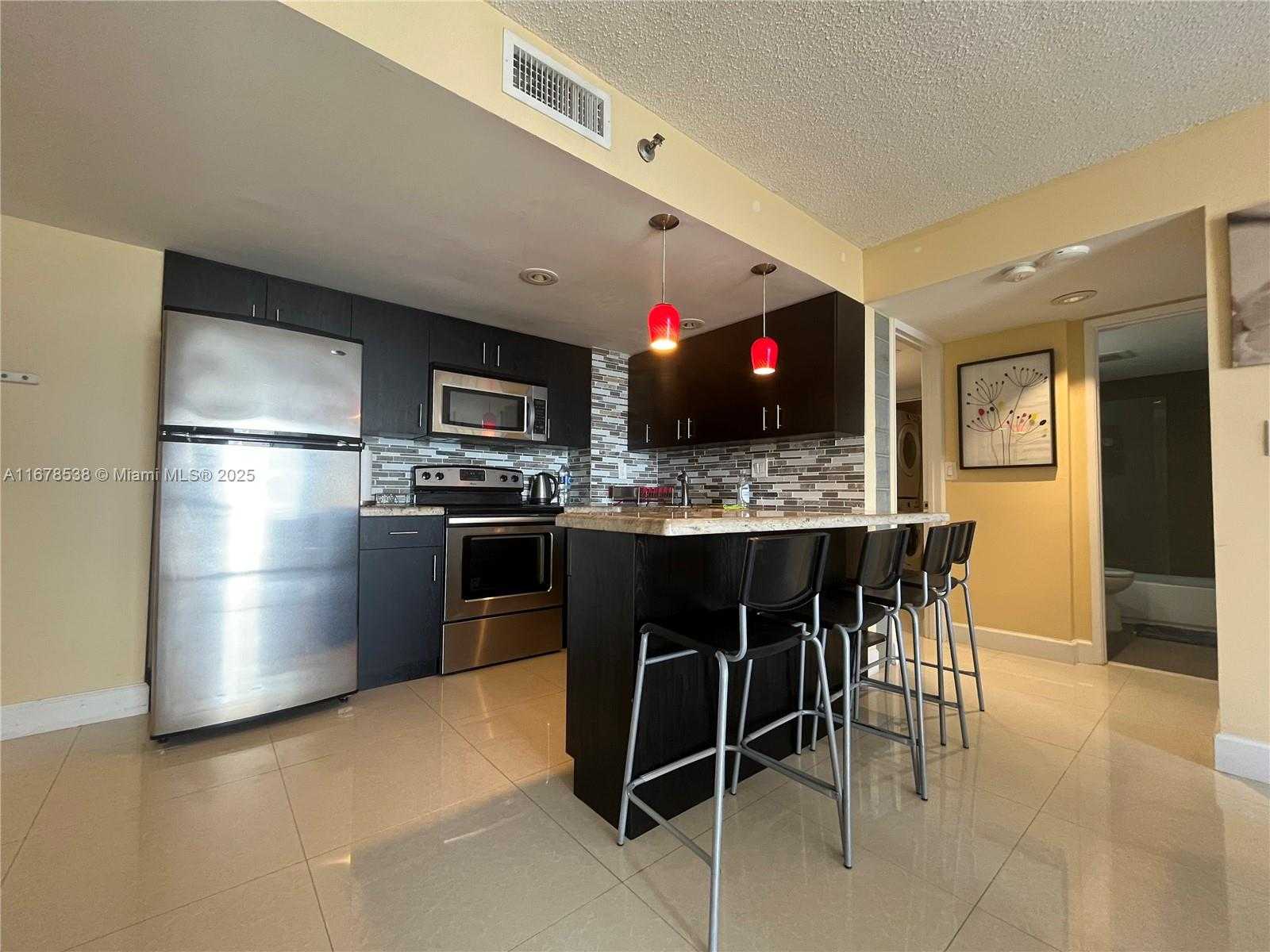 Small Image of 770 CLAUGHTON ISLAND DR #1414, Miami Number 3