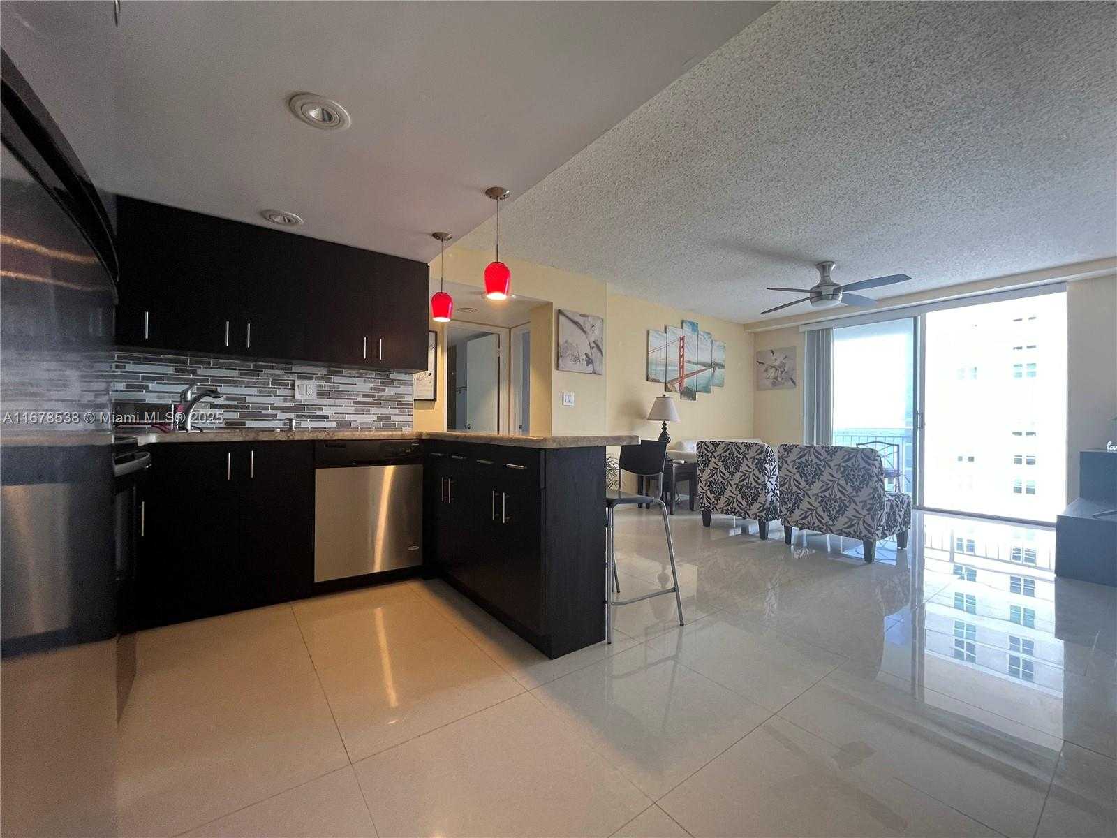 Small Image of 770 CLAUGHTON ISLAND DR #1414, Miami Number 4