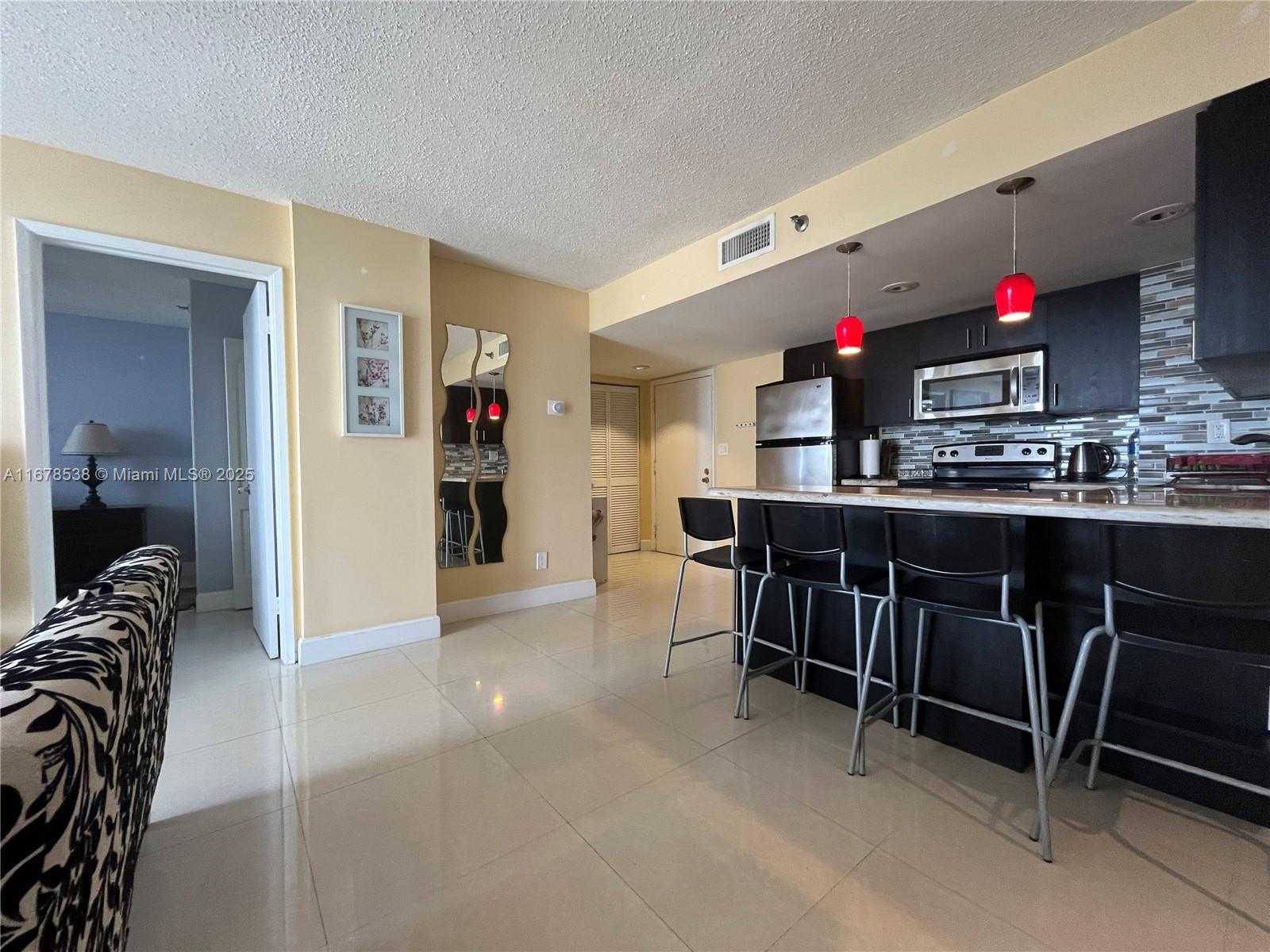 Small Image of 770 CLAUGHTON ISLAND DR #1414, Miami Number 5