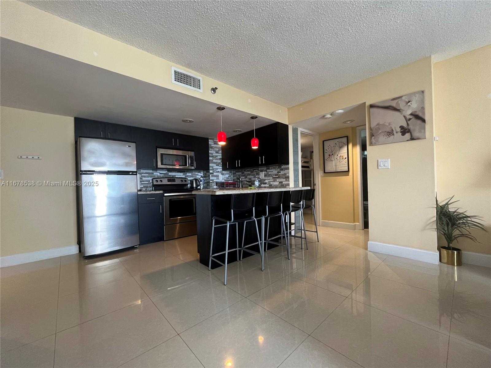 Small Image of 770 CLAUGHTON ISLAND DR #1414, Miami Number 6