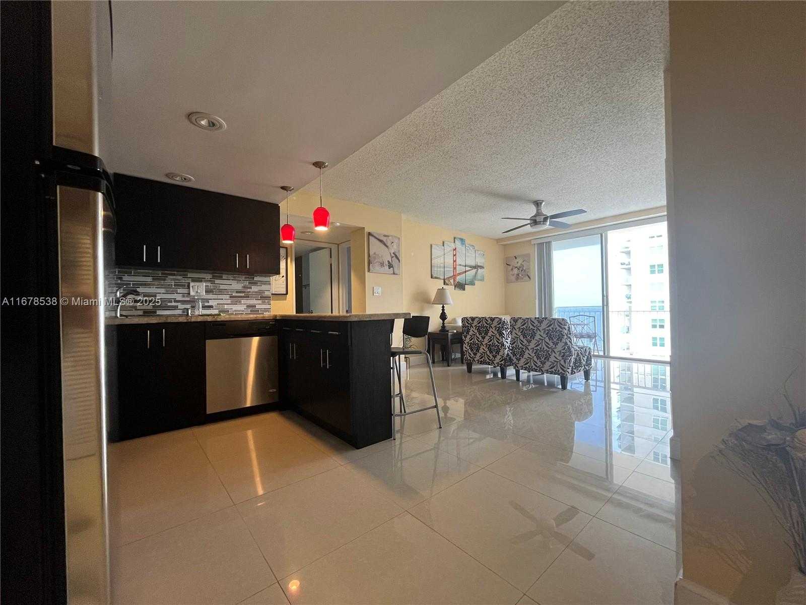 Small Image of 770 CLAUGHTON ISLAND DR #1414, Miami Number 7