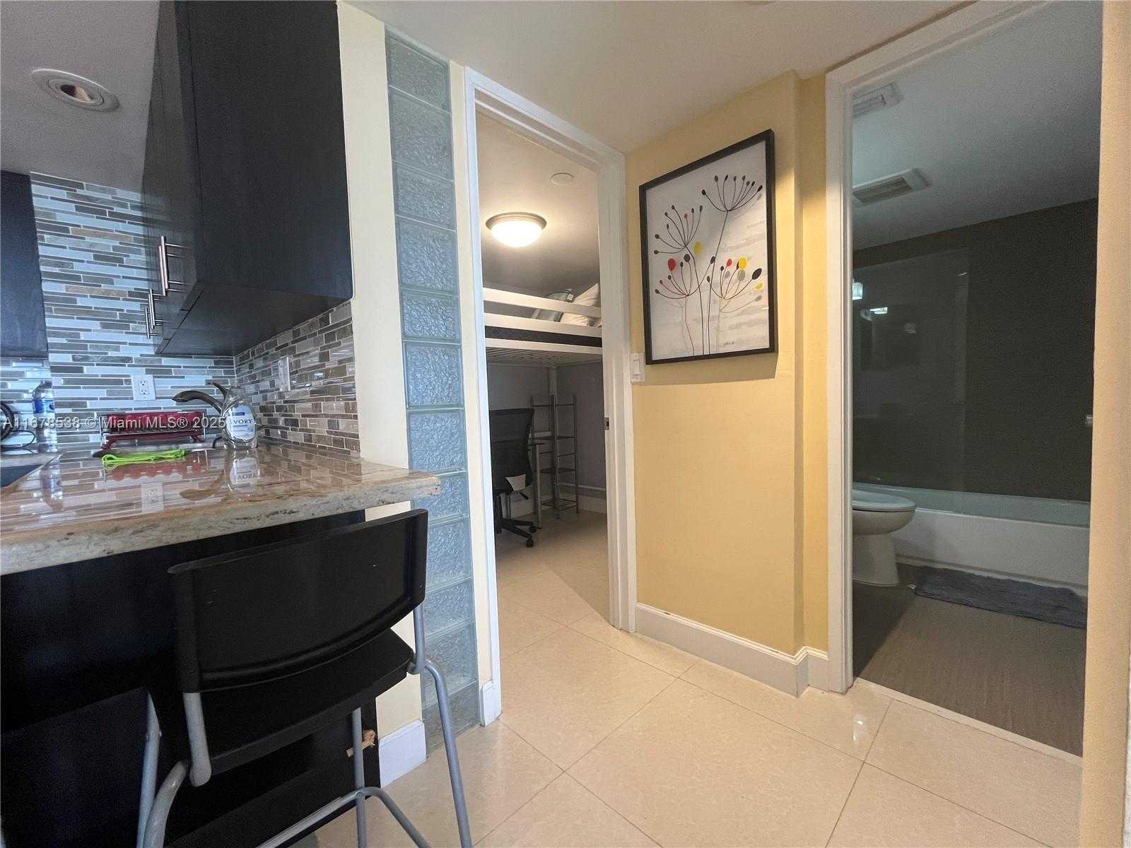 Small Image of 770 CLAUGHTON ISLAND DR #1414, Miami Number 8