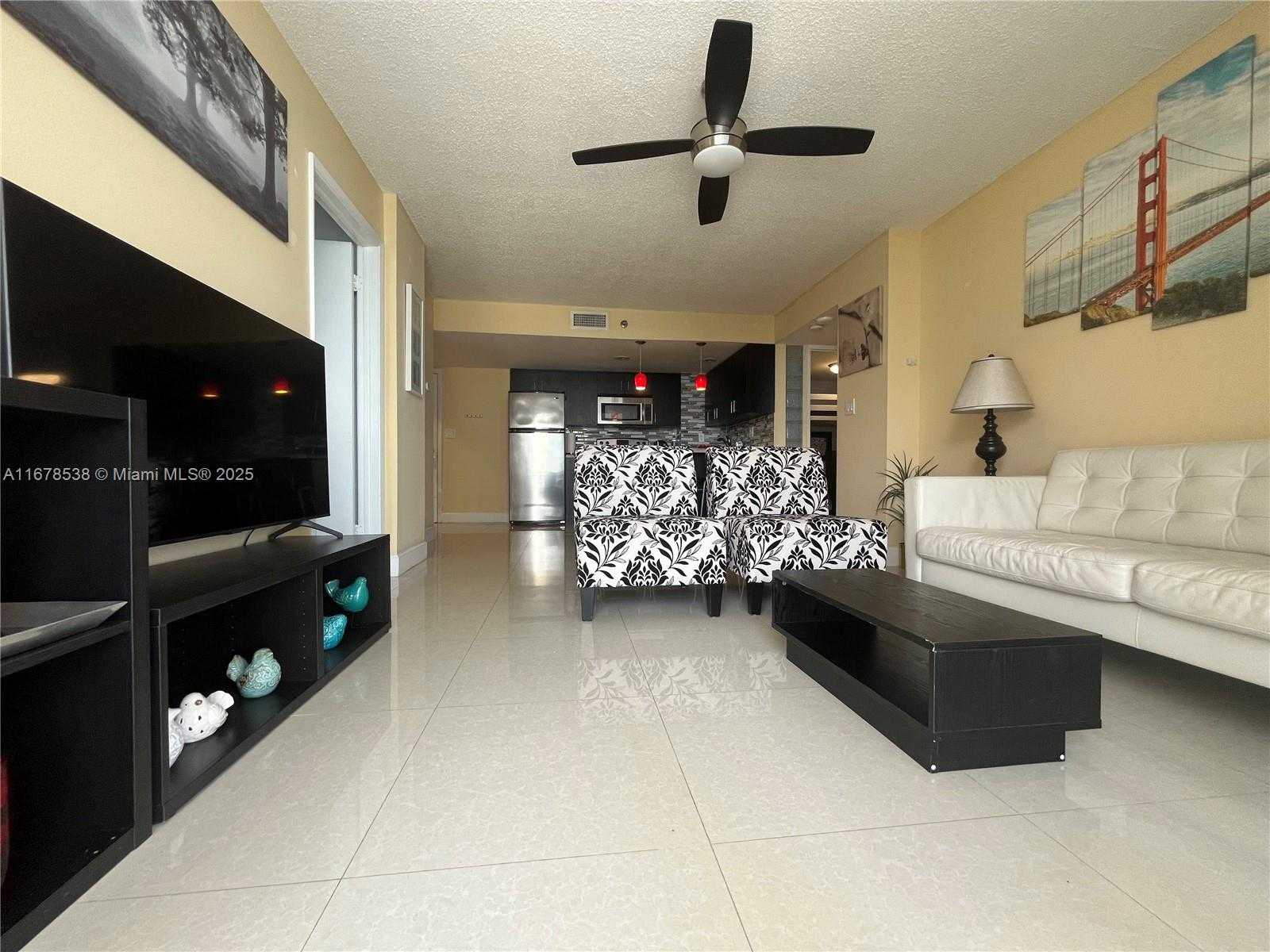 Small Image of 770 CLAUGHTON ISLAND DR #1414, Miami Number 9