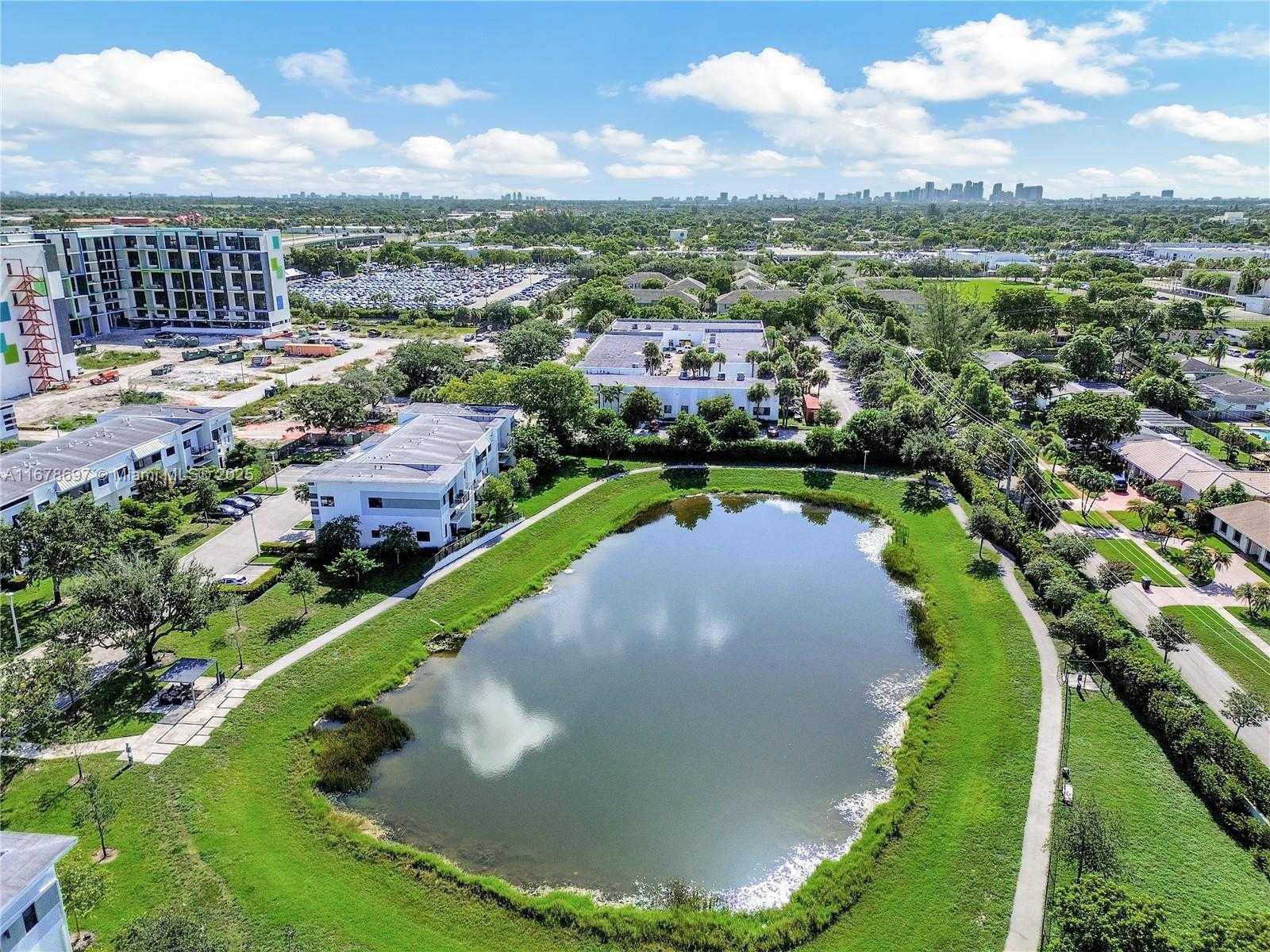 Small Image of 4449 NORTH WEST 9TH ST #4449, Plantation Number 17