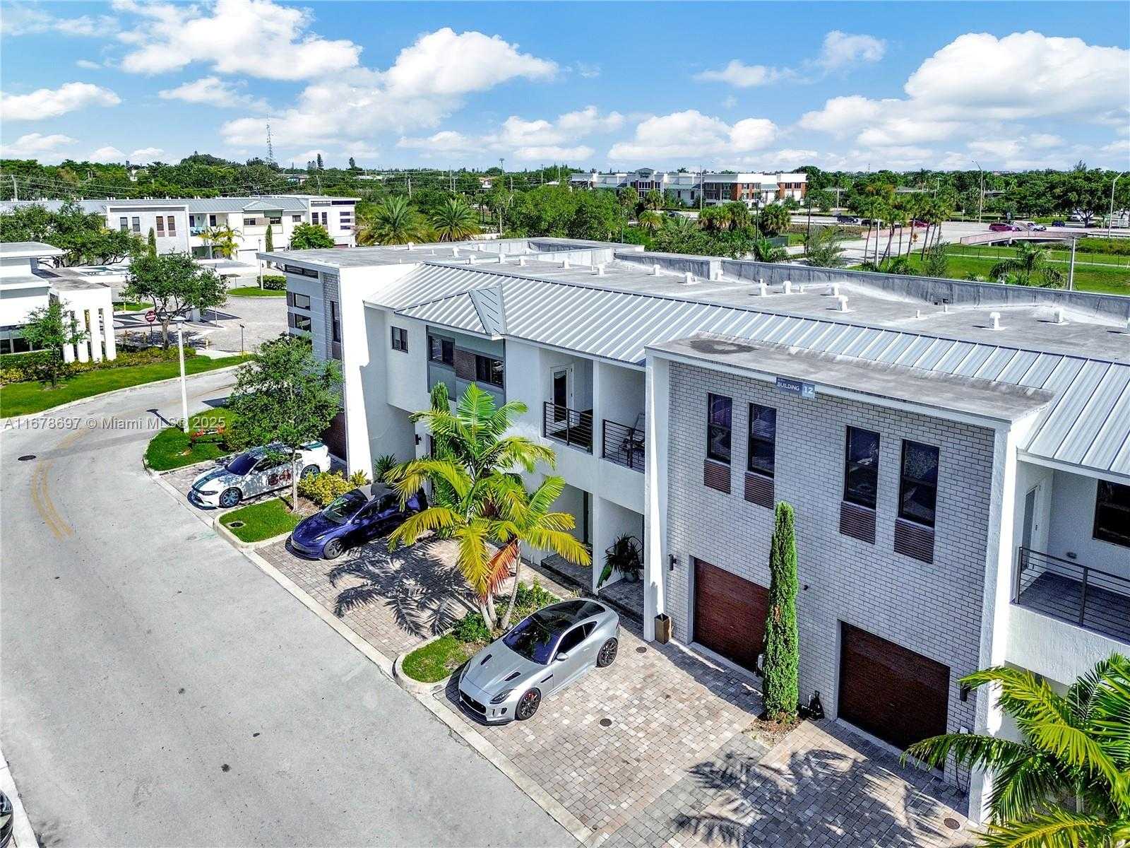 Small Image of 4449 NORTH WEST 9TH ST #4449, Plantation Number 18