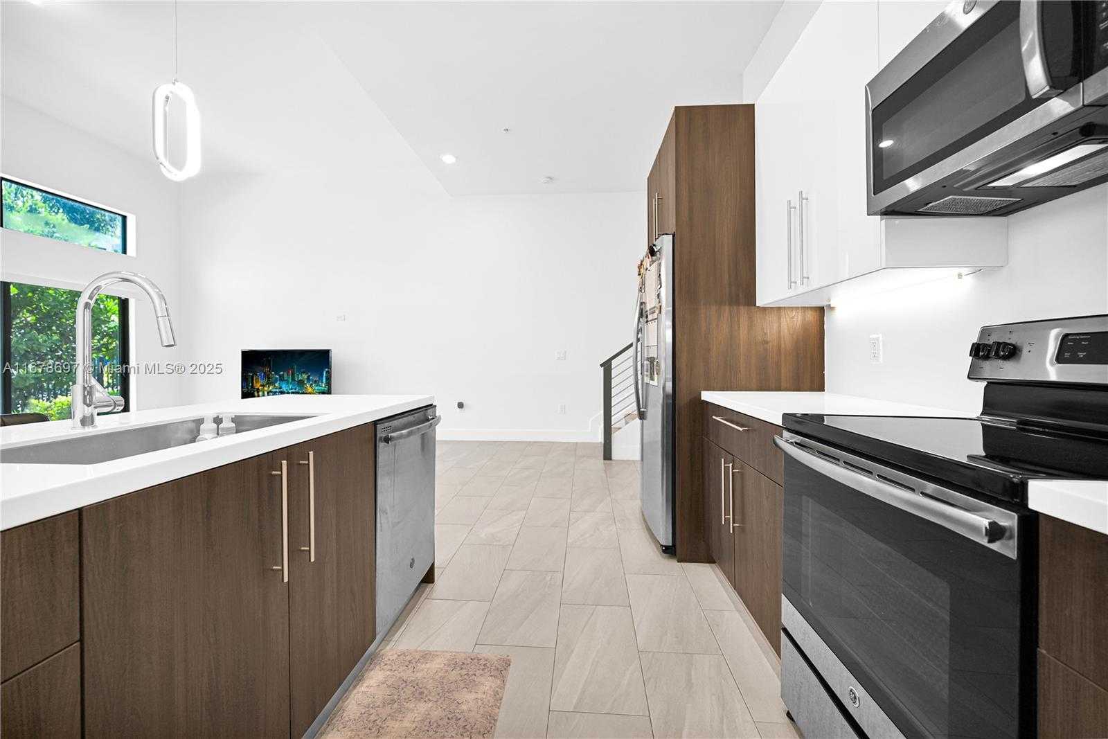 Small Image of 4449 NORTH WEST 9TH ST #4449, Plantation Number 28