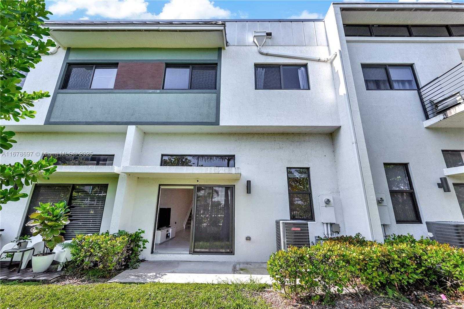 Small Image of 4449 NORTH WEST 9TH ST #4449, Plantation Number 52