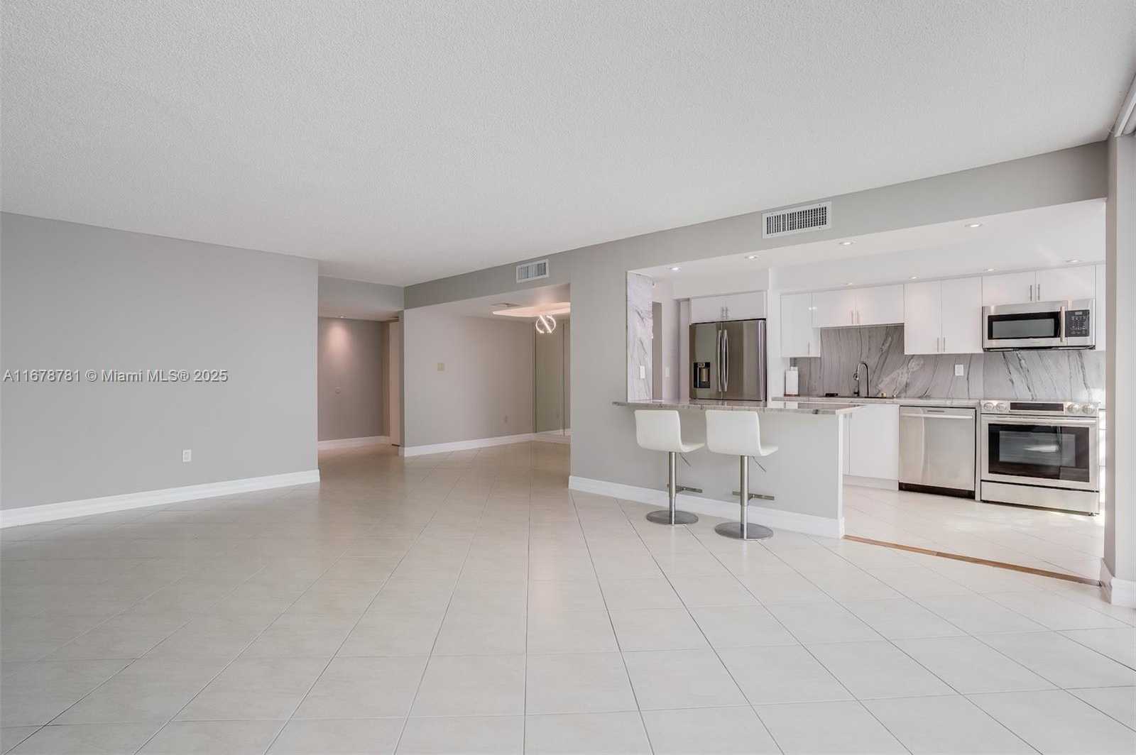 Small Image of 18071 BISCAYNE BLVD #1204, Aventura Number 11