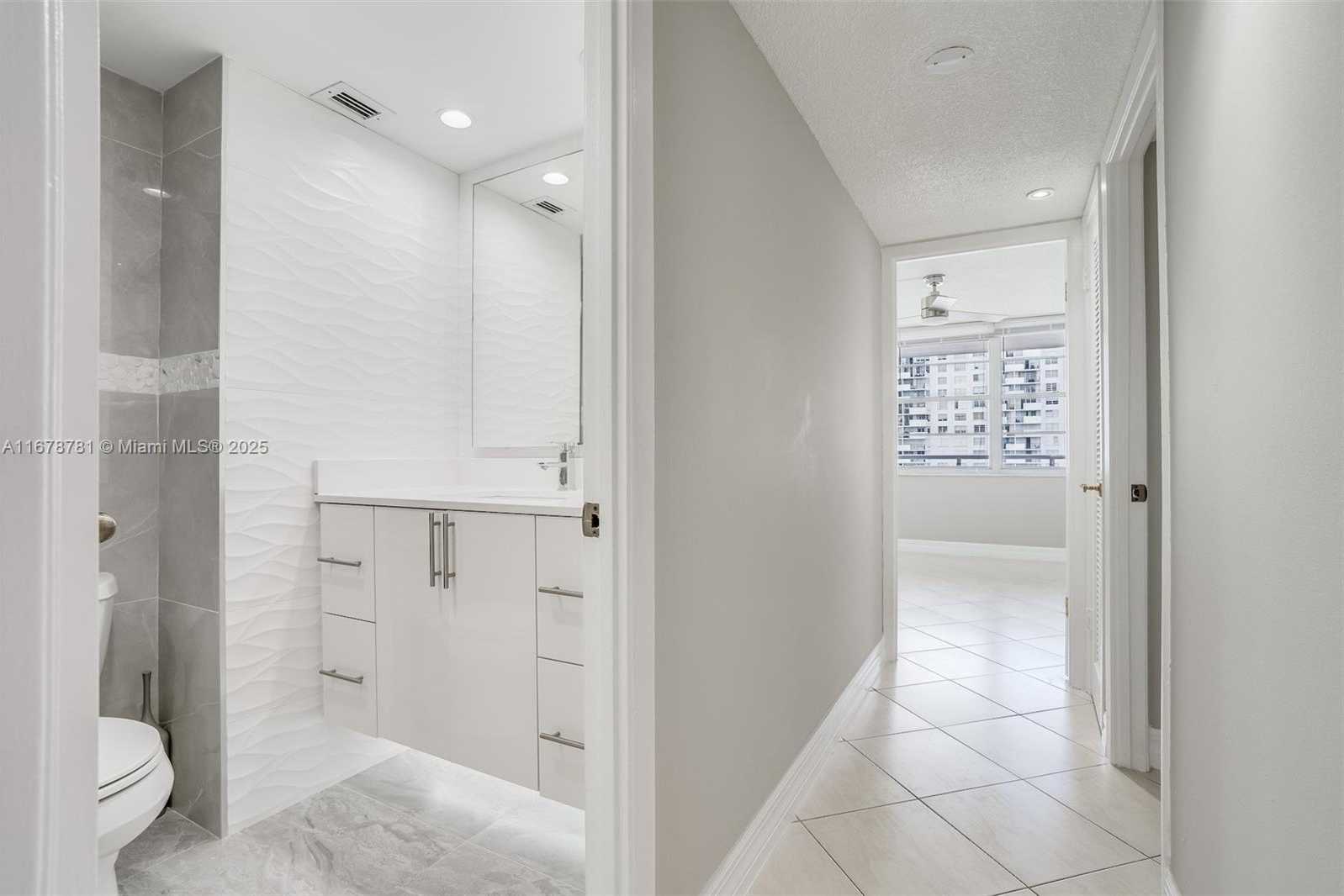 Small Image of 18071 BISCAYNE BLVD #1204, Aventura Number 12