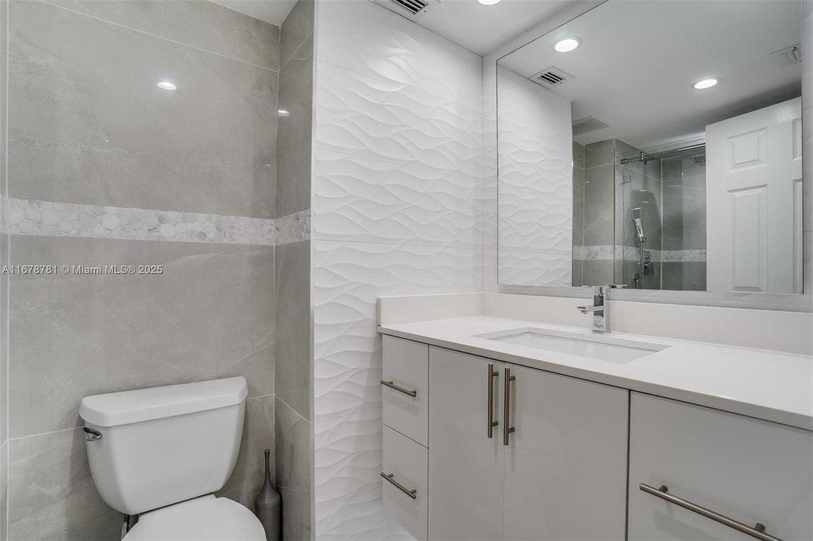 Small Image of 18071 BISCAYNE BLVD #1204, Aventura Number 14