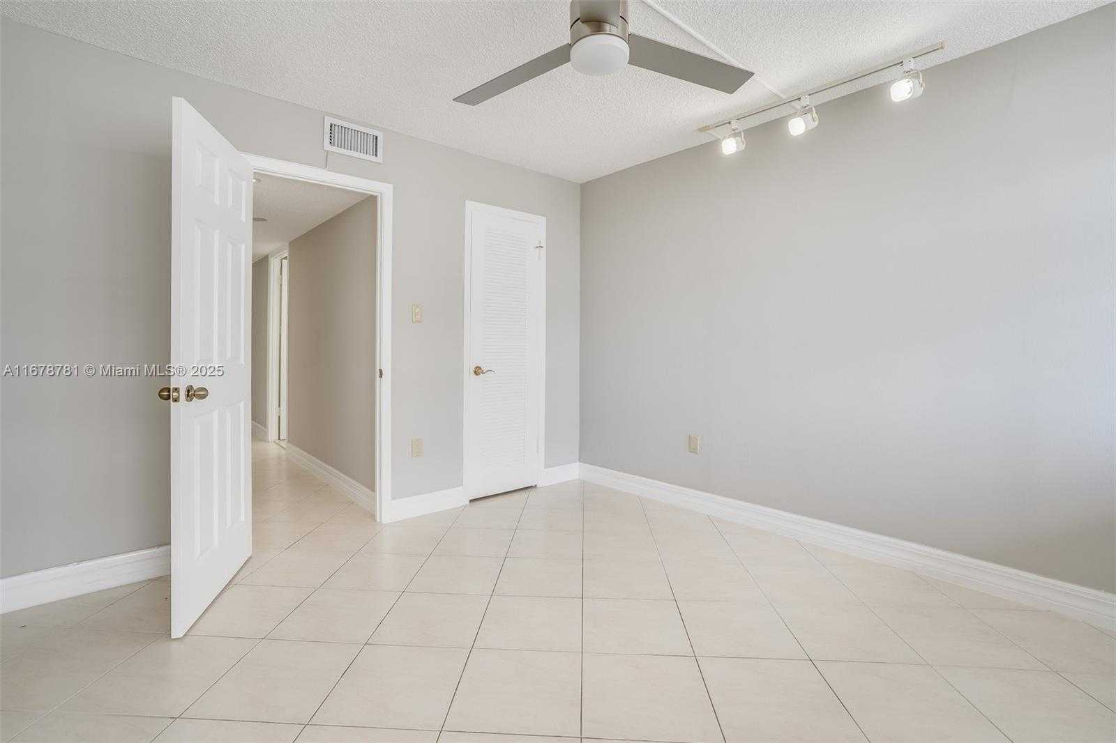 Small Image of 18071 BISCAYNE BLVD #1204, Aventura Number 15