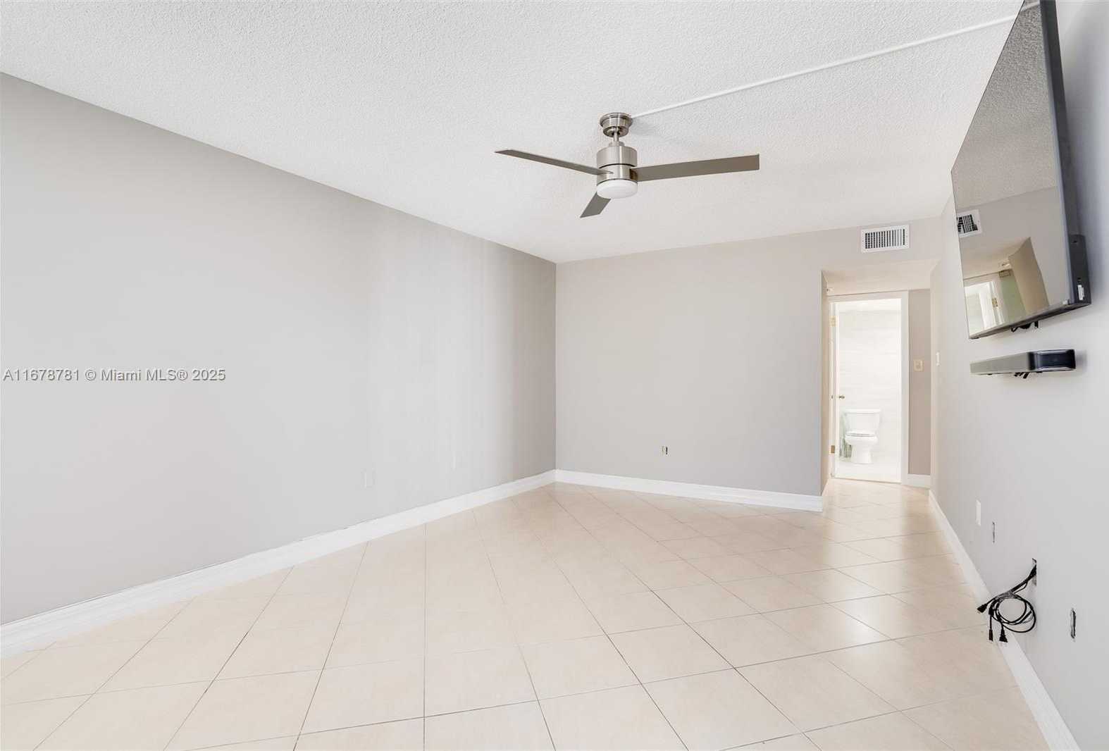 Small Image of 18071 BISCAYNE BLVD #1204, Aventura Number 19
