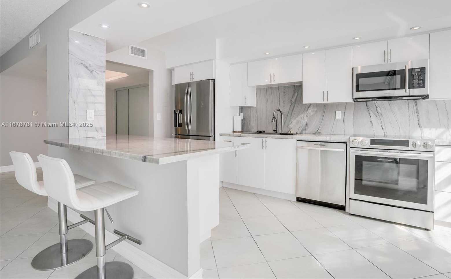 Small Image of 18071 BISCAYNE BLVD #1204, Aventura Number 2
