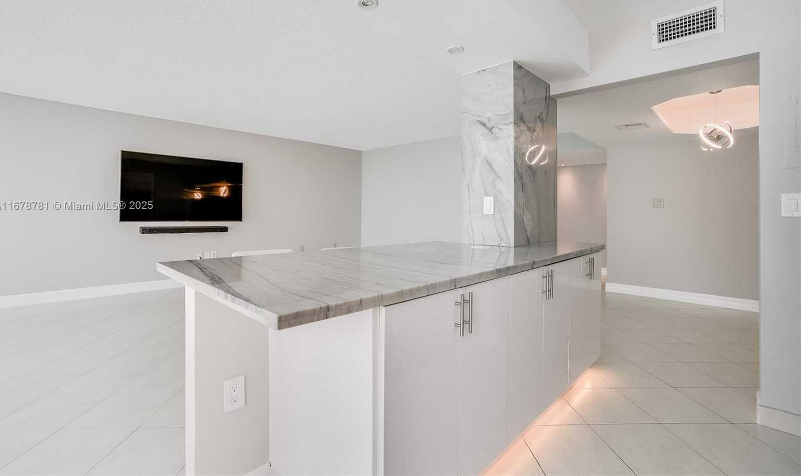 Small Image of 18071 BISCAYNE BLVD #1204, Aventura Number 4