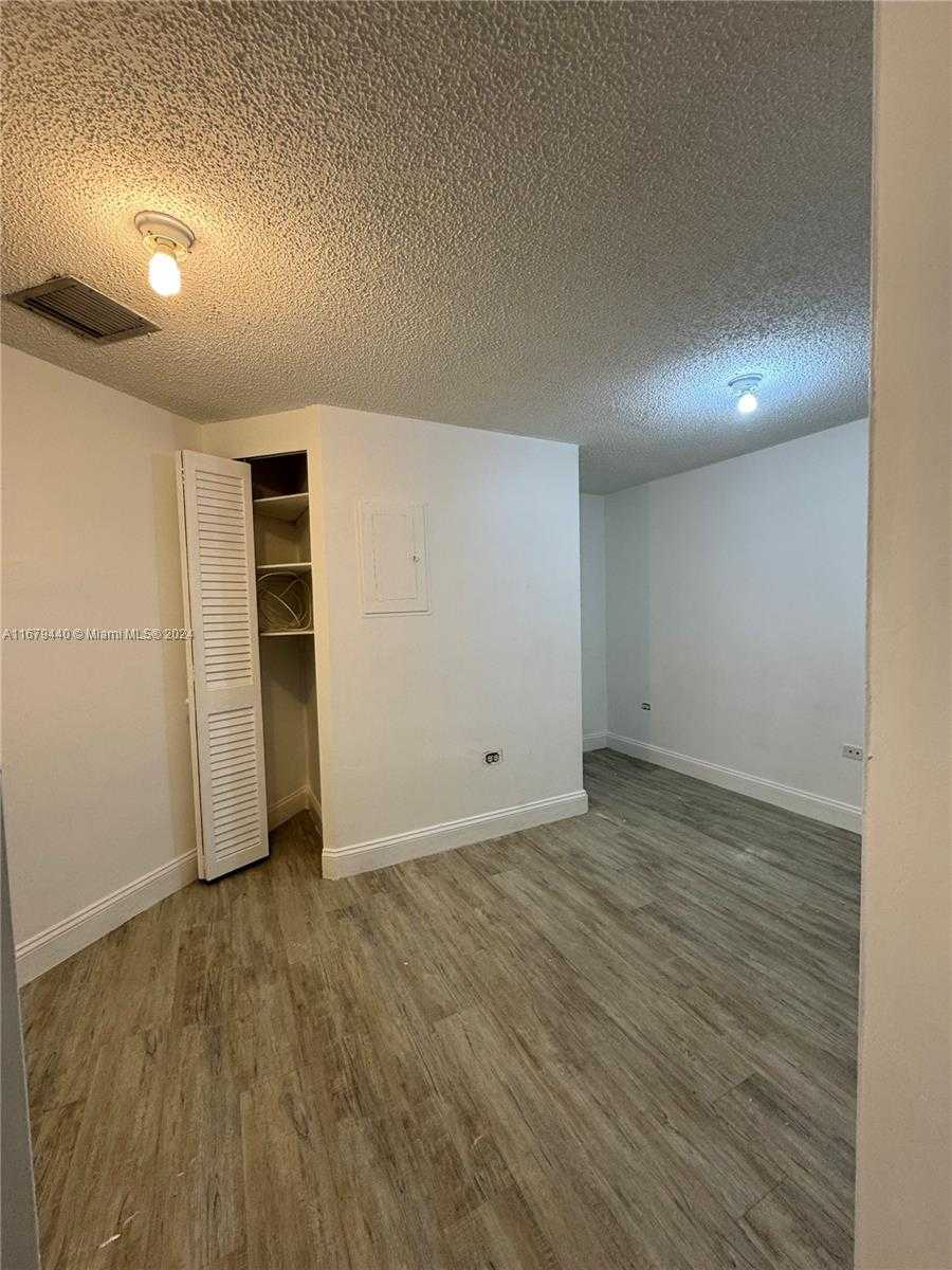 Small Image of 905 BRICKELL BAY DR #1530, Miami Number 14