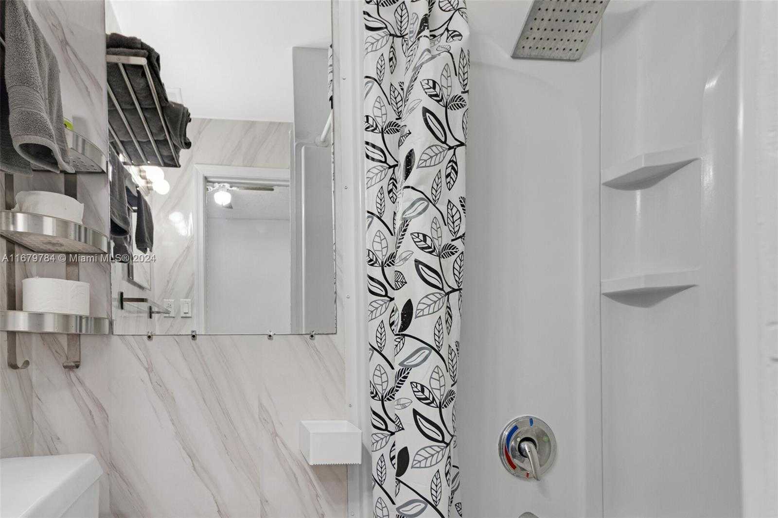 Small Image of 335 OCEAN DR #126, Miami Beach Number 18