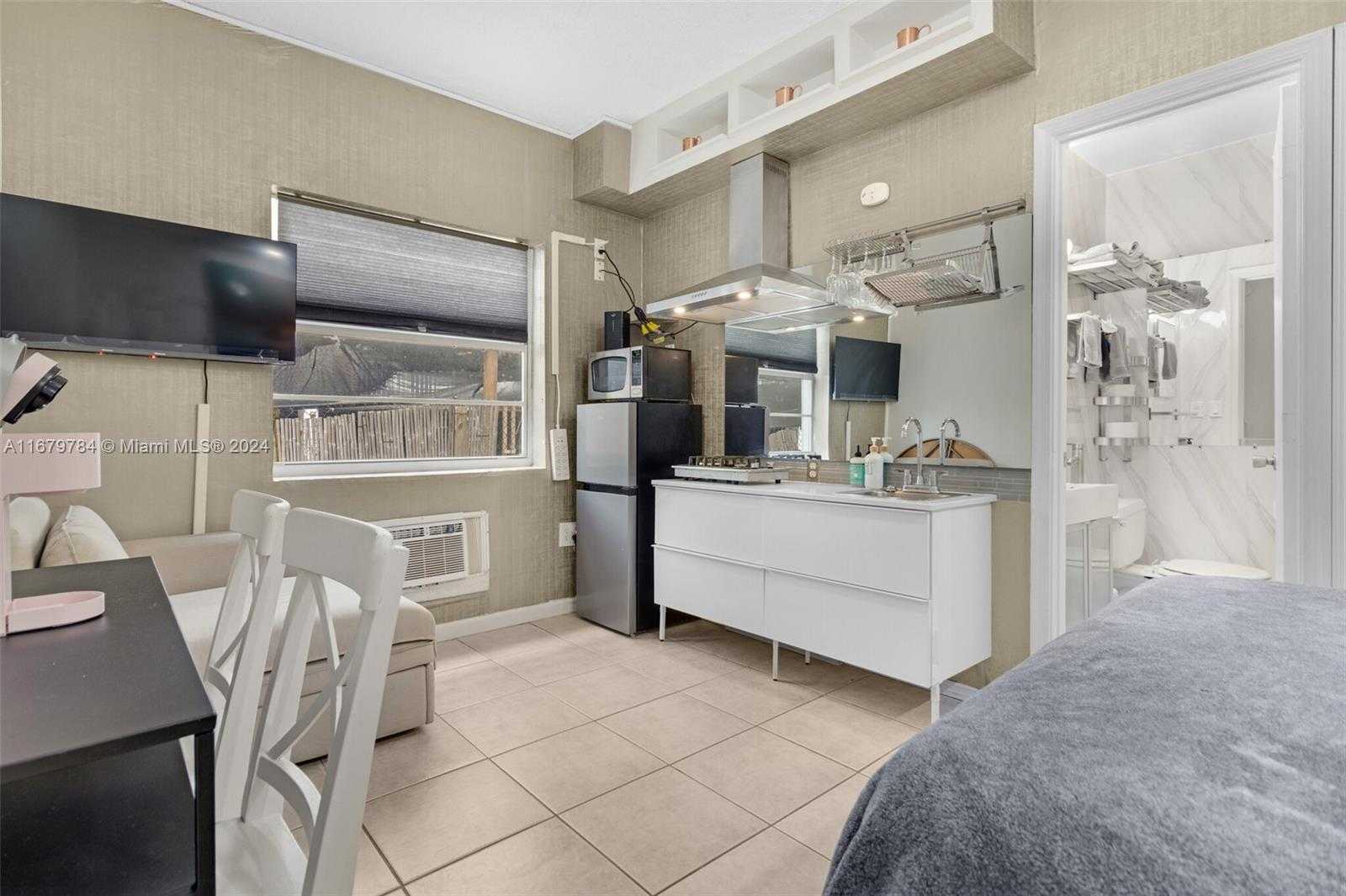 Small Image of 335 OCEAN DR #126, Miami Beach Number 4