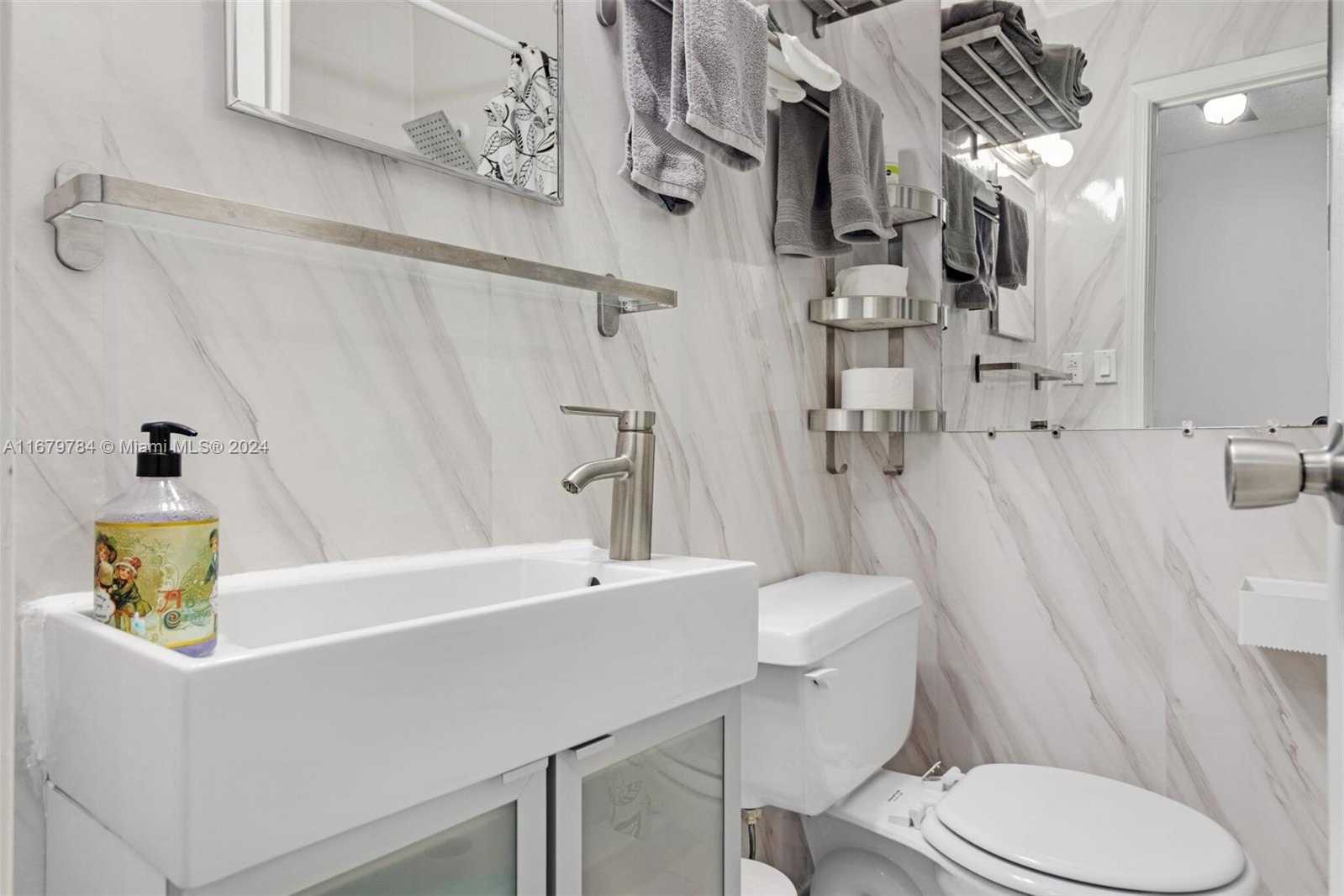 Small Image of 335 OCEAN DR #126, Miami Beach Number 9