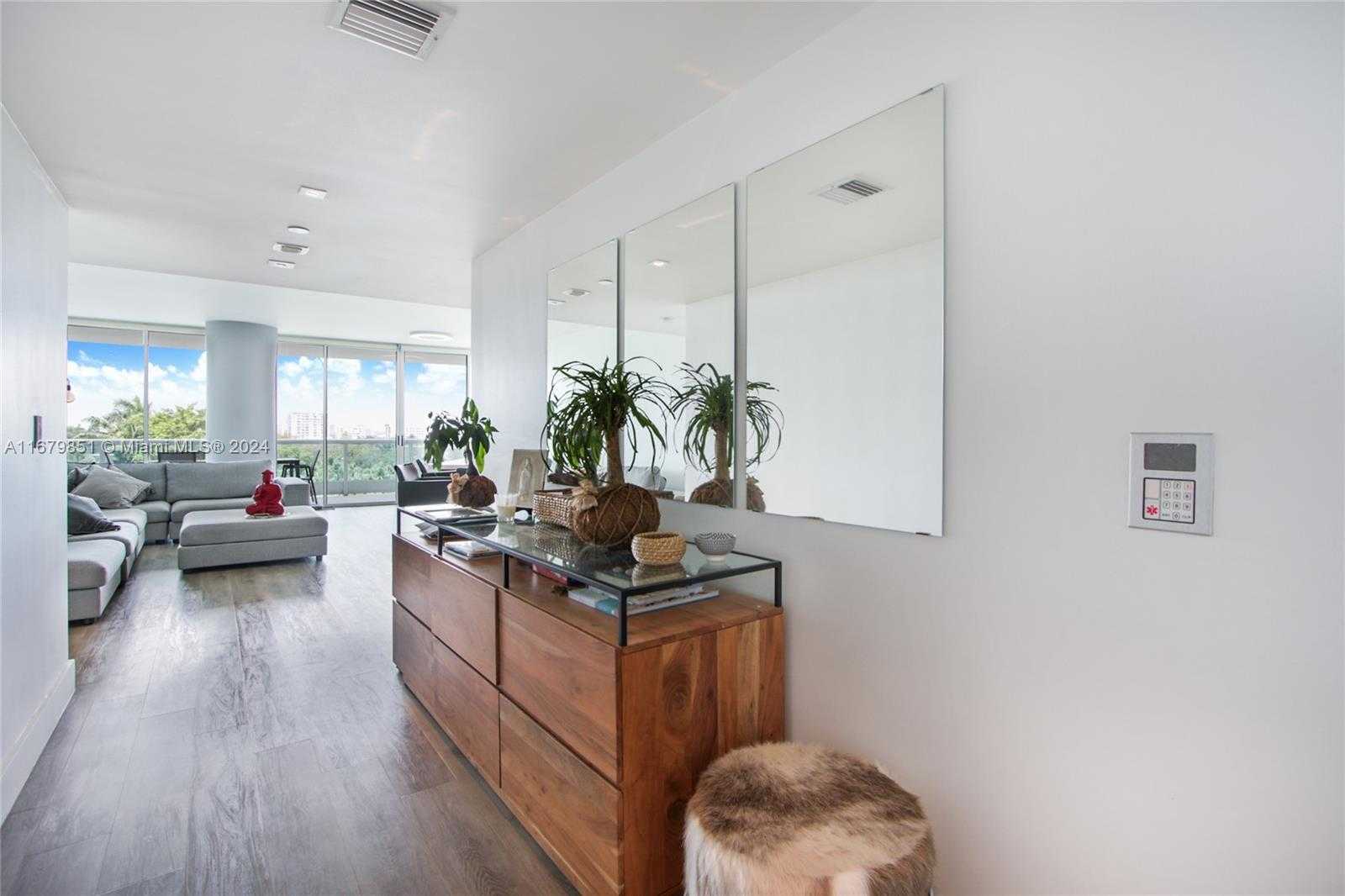 Small Image of 2127 BRICKELL AVE #806, Miami Number 4