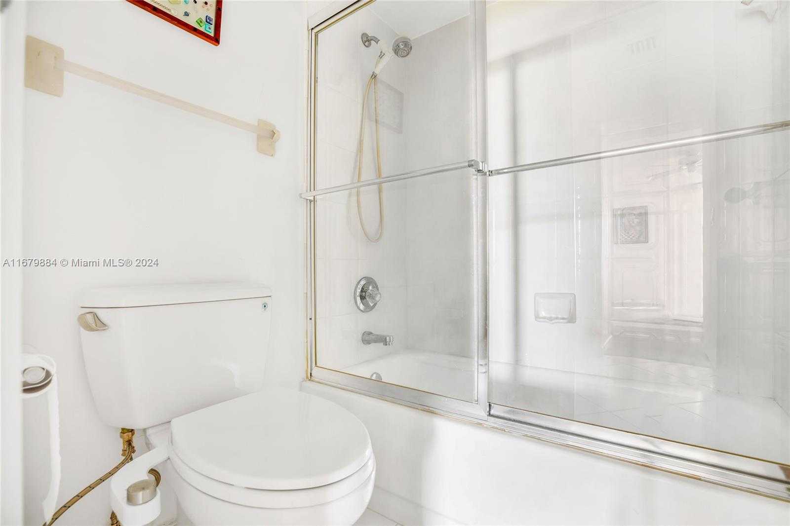 Small Image of 20301 E Country Club Dr, Aventura, FL 33180, USA Number 19