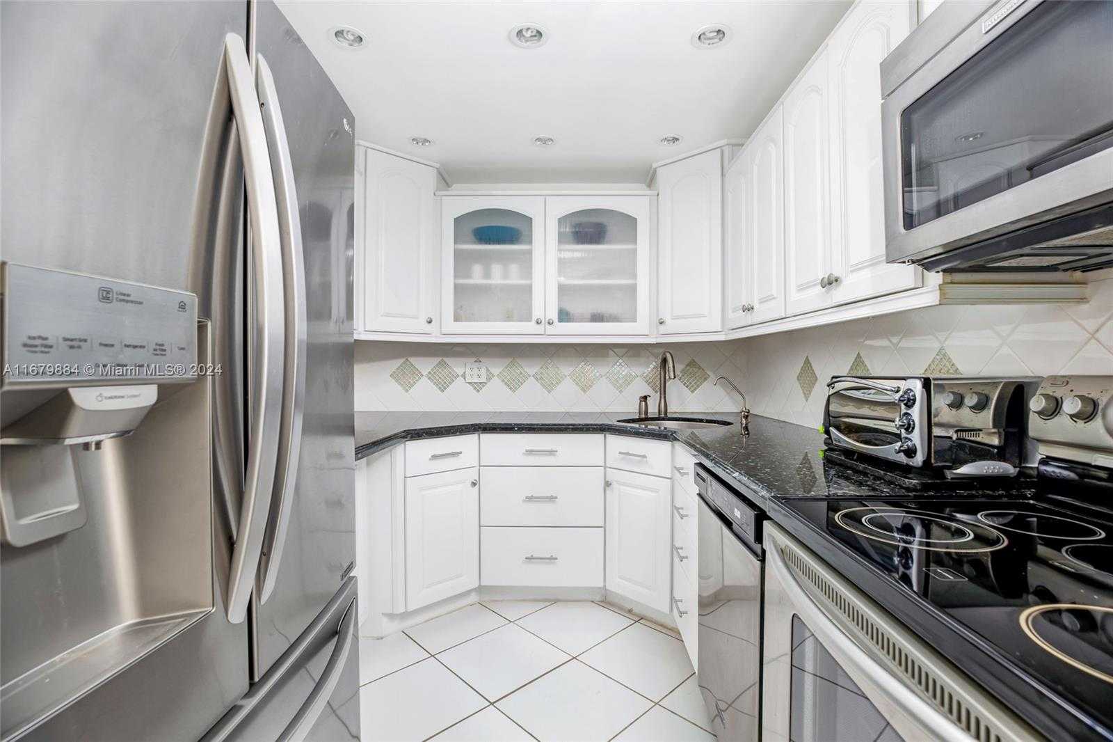 Small Image of 20301 E Country Club Dr, Aventura, FL 33180, USA Number 7