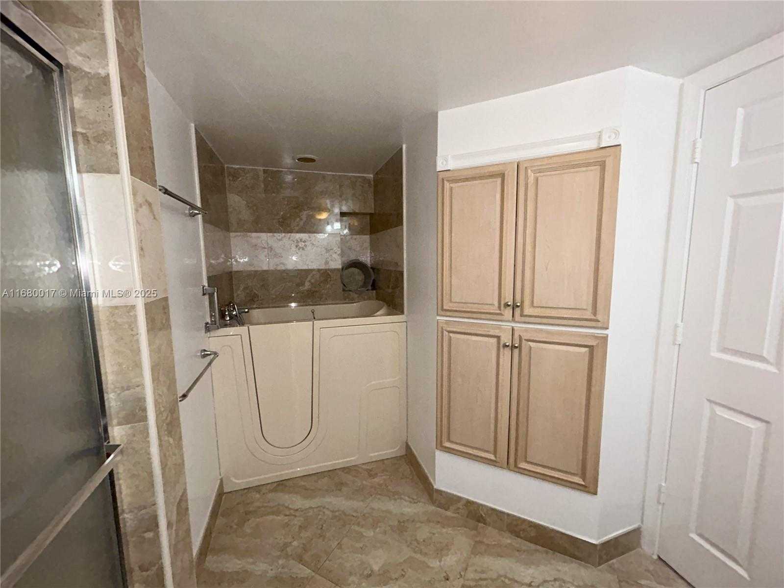 Small Image of 2521 NW 104th Ave, Sunrise, FL 33322, USA Number 10