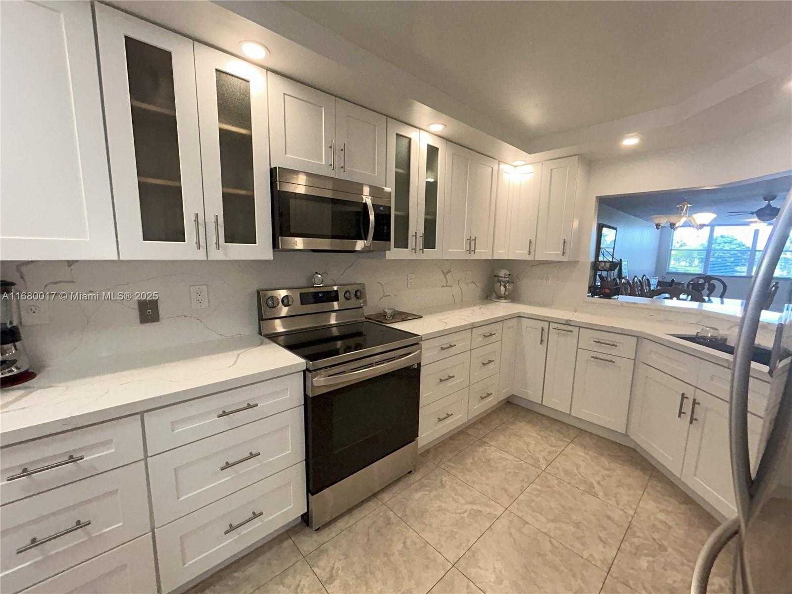 Small Image of 2521 NW 104th Ave, Sunrise, FL 33322, USA Number 2