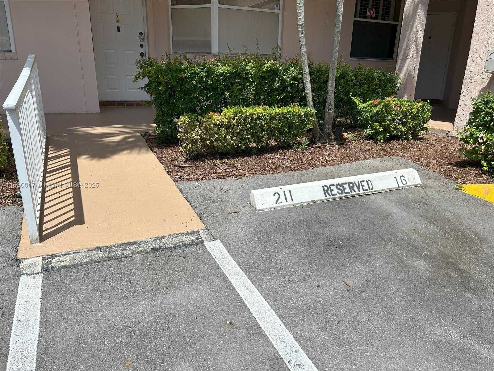 Small Image of 2521 NW 104th Ave, Sunrise, FL 33322, USA Number 3